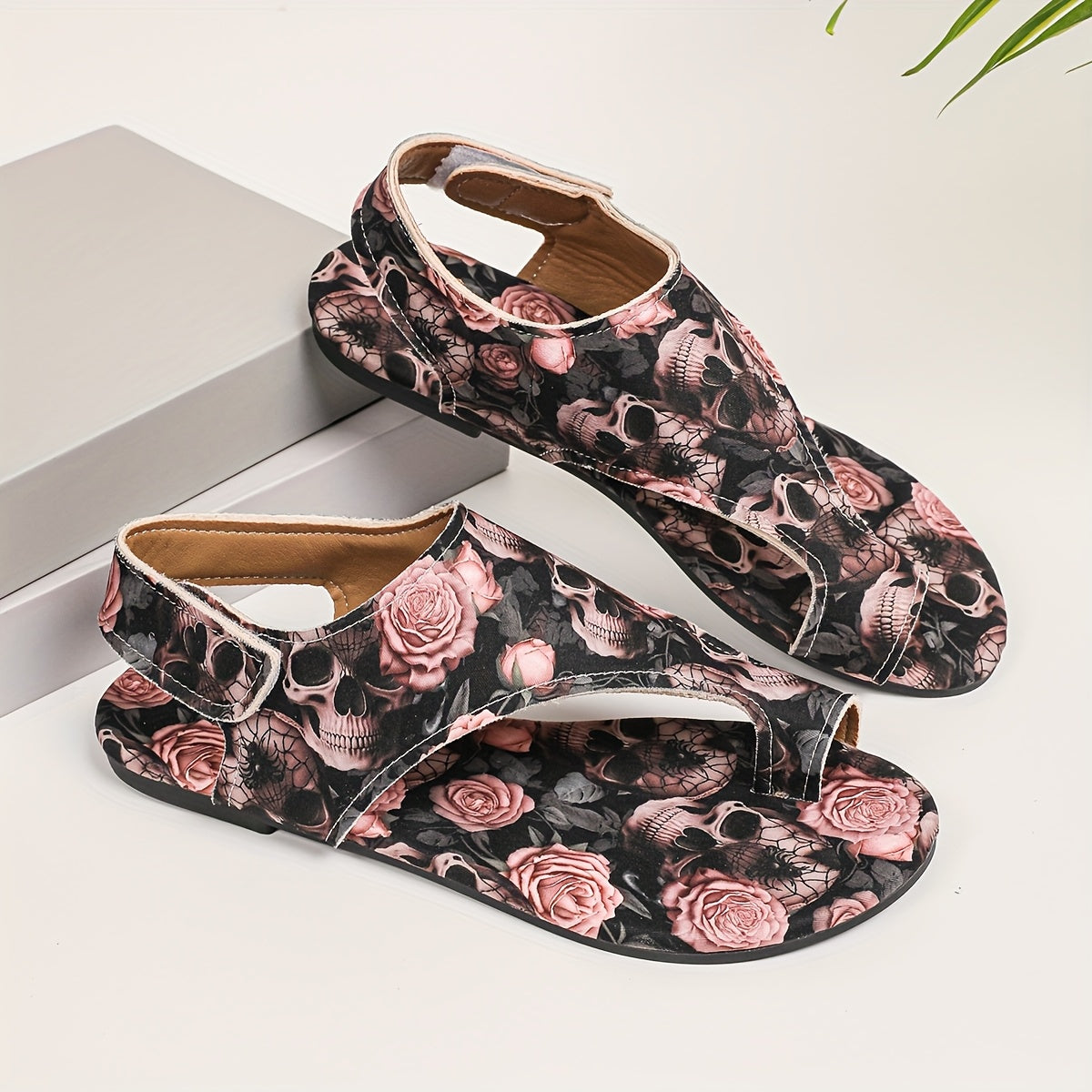 Women's Summer New Vintage Bohemian Style Beach Sandals, Toe-Grip Design Flat Sandals, Paisley Print Sandals, Women Shoes