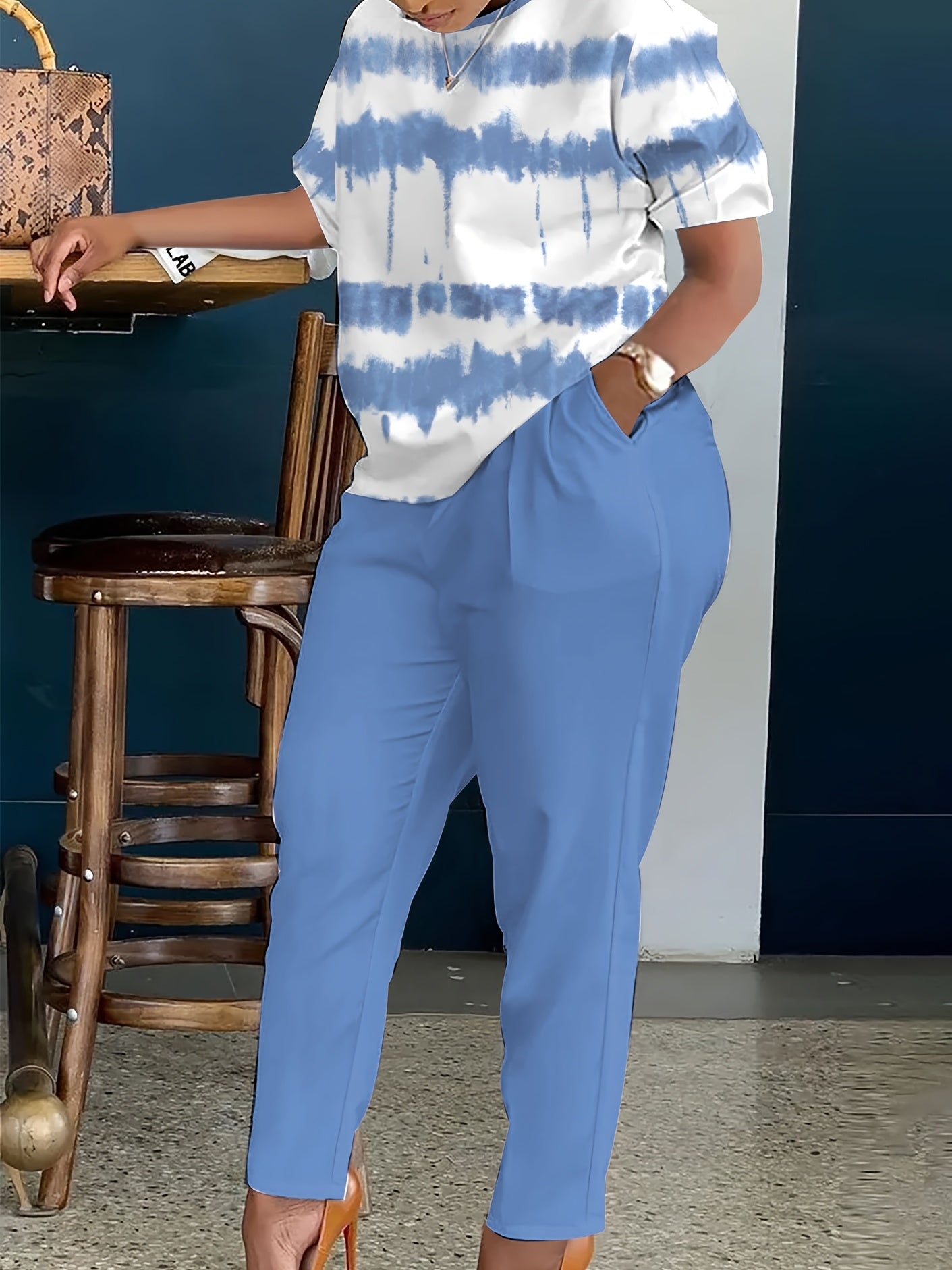 Plus Size, Ladies Plus Size Daily Fashion And Leisure Suit, Horizontal Wavy Striped Printed T-shirt with Short Sleeves And Pocket Trousers, Ladies Elegant Suit.