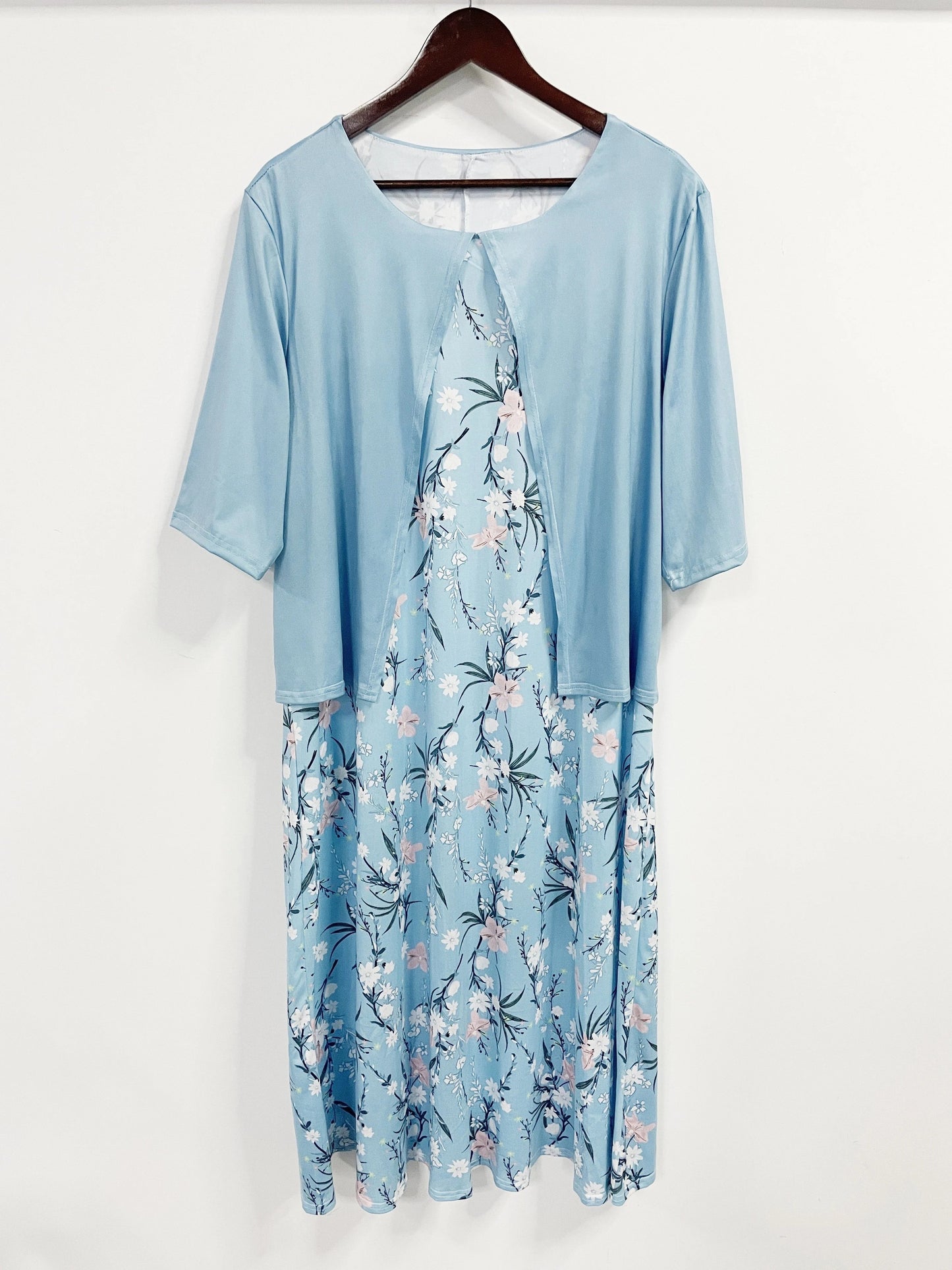 Plus Size, Plus Size Women's Floral Print Midi Dress - Elegant Round Neck, Half Sleeves, Loose Fit, Pockets, Casual Fashion - Perfect for Casual Attire, Outdoor And Special Occasions