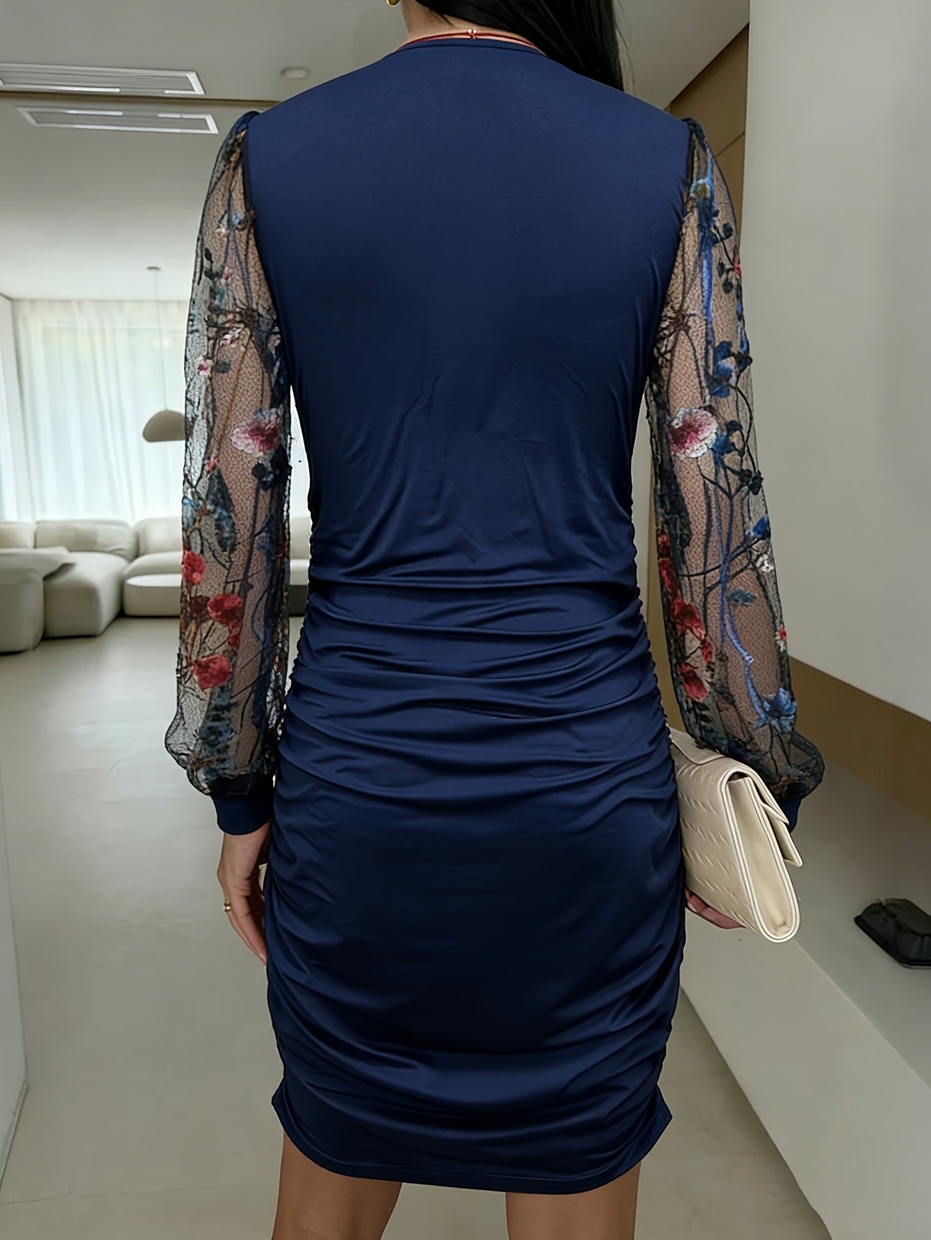 Flute in Direction Temperament V-Neck High-Waisted Long Sleeve Dress