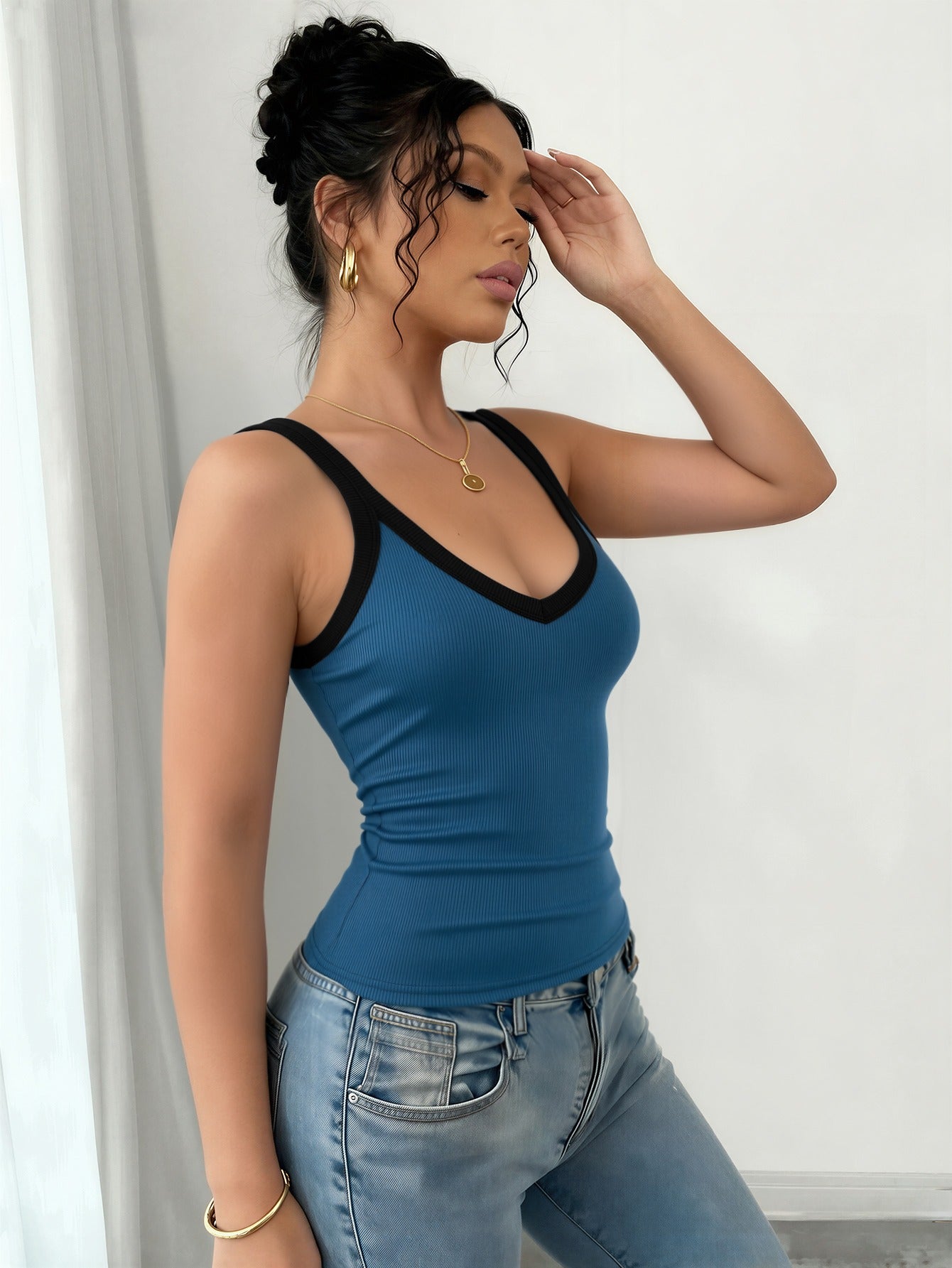 4pcs Women's Ribbed Sports Vest Set, Color-blocked V-neck Sleeveless Sports Camisole, High-elasticity Slim-fit Tank Top, Casual and Breathable Summer Top Suitable for Everyday Street Style.