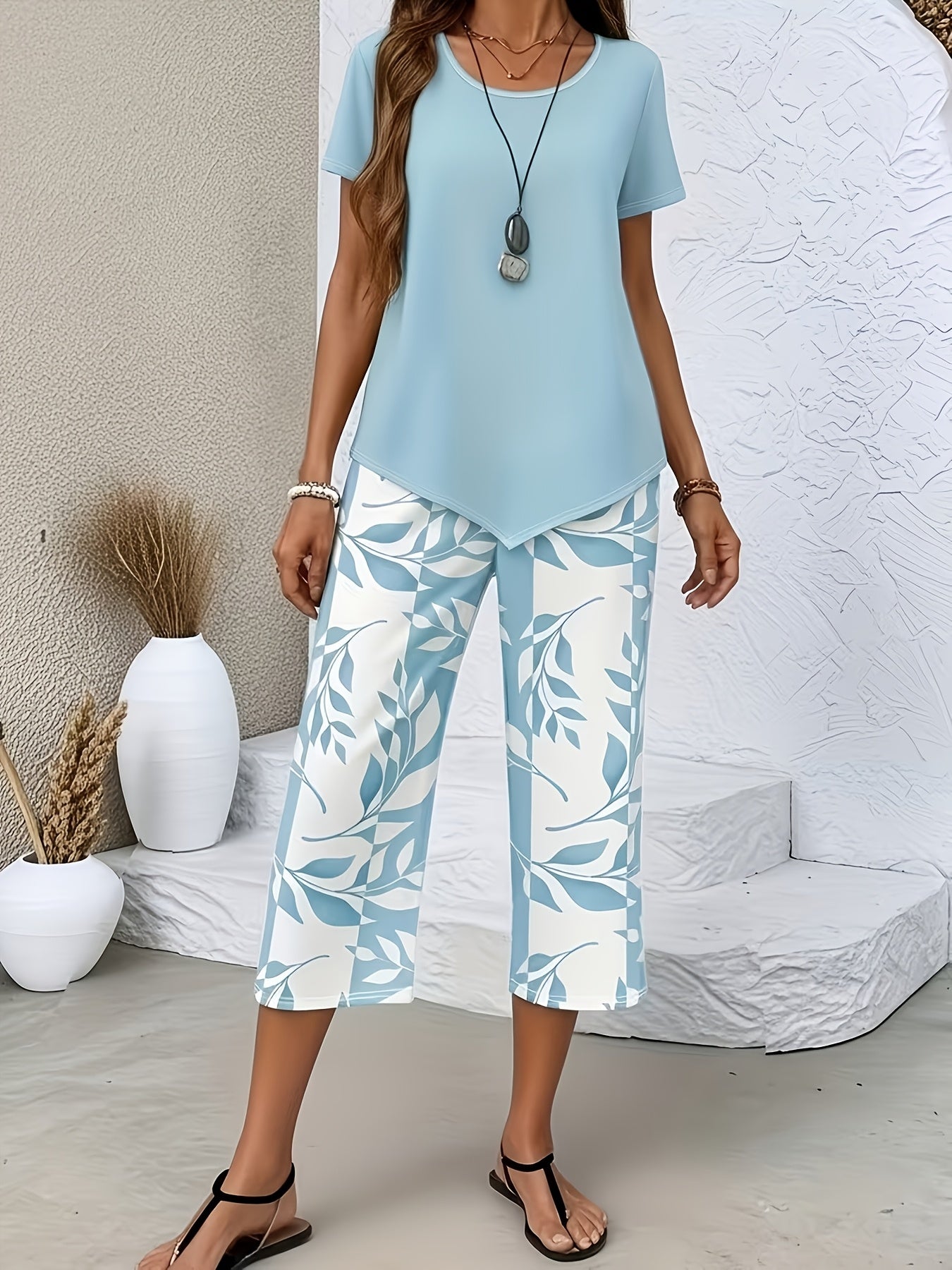 [2pcs Set] Plus Size, Spring/Summer Women's Casual Plus-Size 2pcs Set: Light Blue Short-Sleeve Crew Neck Top with Blue and White Leaf Print, Cropped Wide-Leg Pants. Loose, Comfortable, Versatile Outfit for Daily Outings, Home, and Commuting