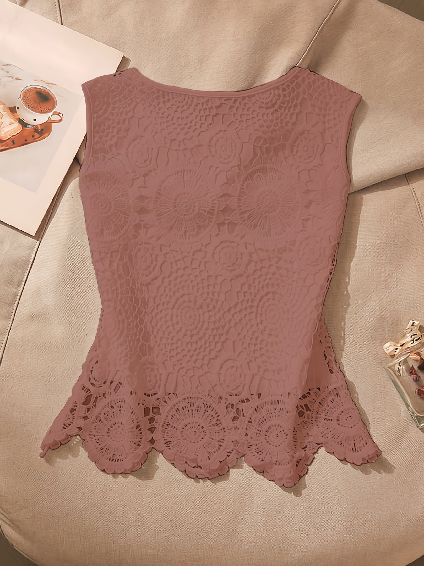 European And American Hollowed Out Round Neck Lace Camisole Vest for Women Wearing Loose And Sleeveless Tops