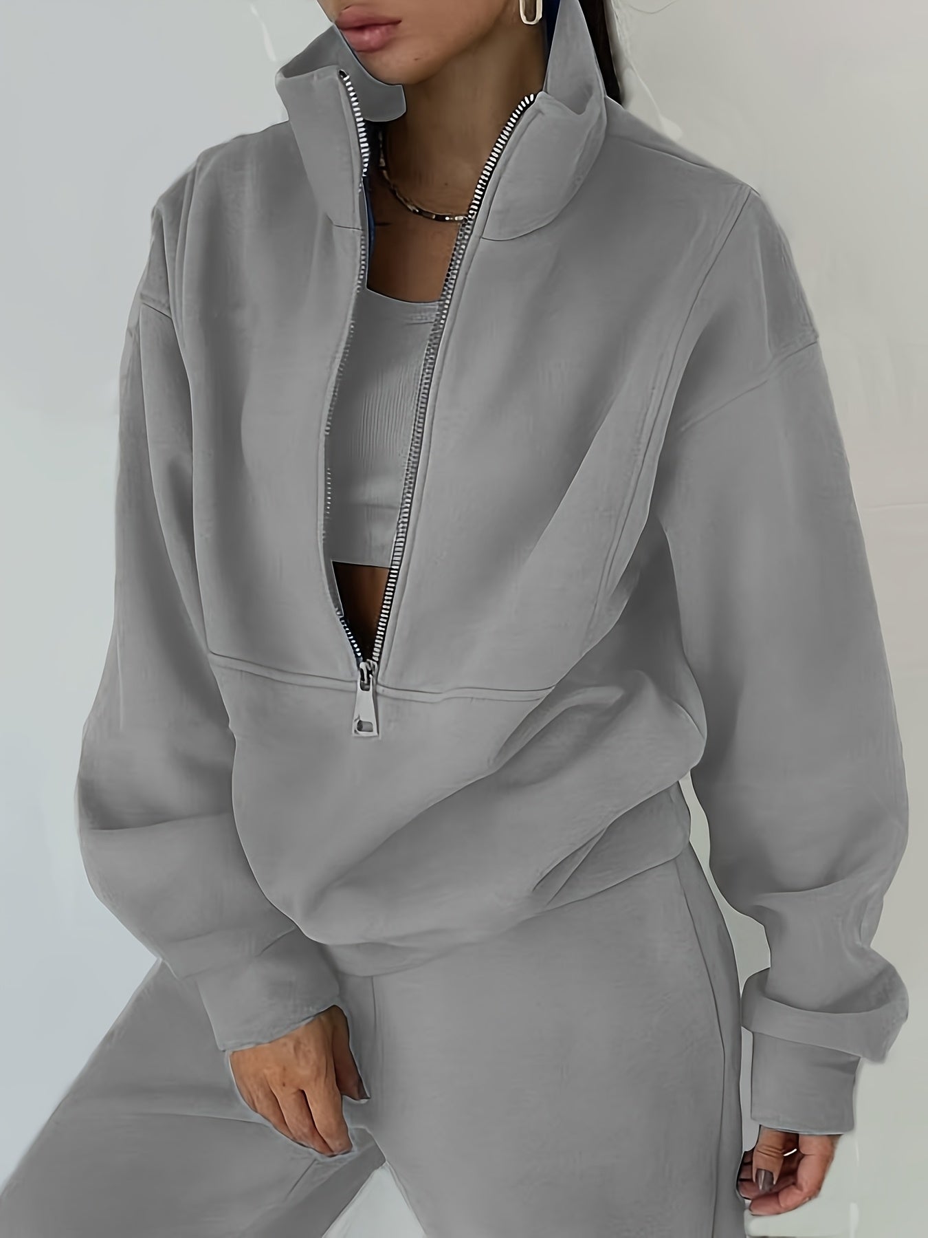 New Women'S Pullover Ensemble, a Two-Part Outfit That Includes a Snug Long-Sleeve Pullover And Sporty Pants, Designed for a Relaxed Fit with a Zipper, Perfect for Casual Home Attire And Fashionable Street Style, Ideal for The Fall And Winter Months