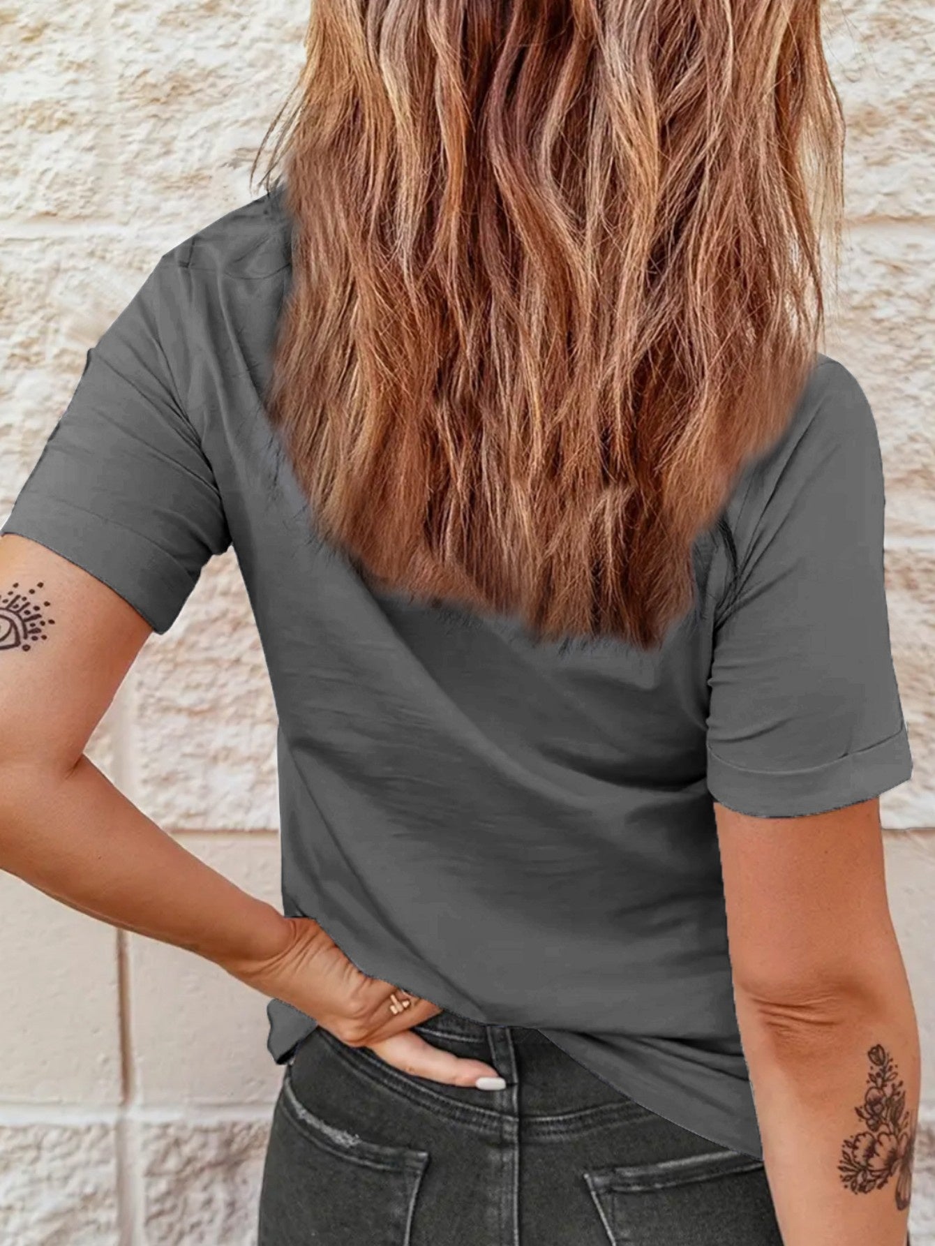 Round Neck T-Shirt - Stylish Women'S Graphic Tee - Comfortable Material with Circular Neckline - Light And Airy for Spring And Summer Outfits