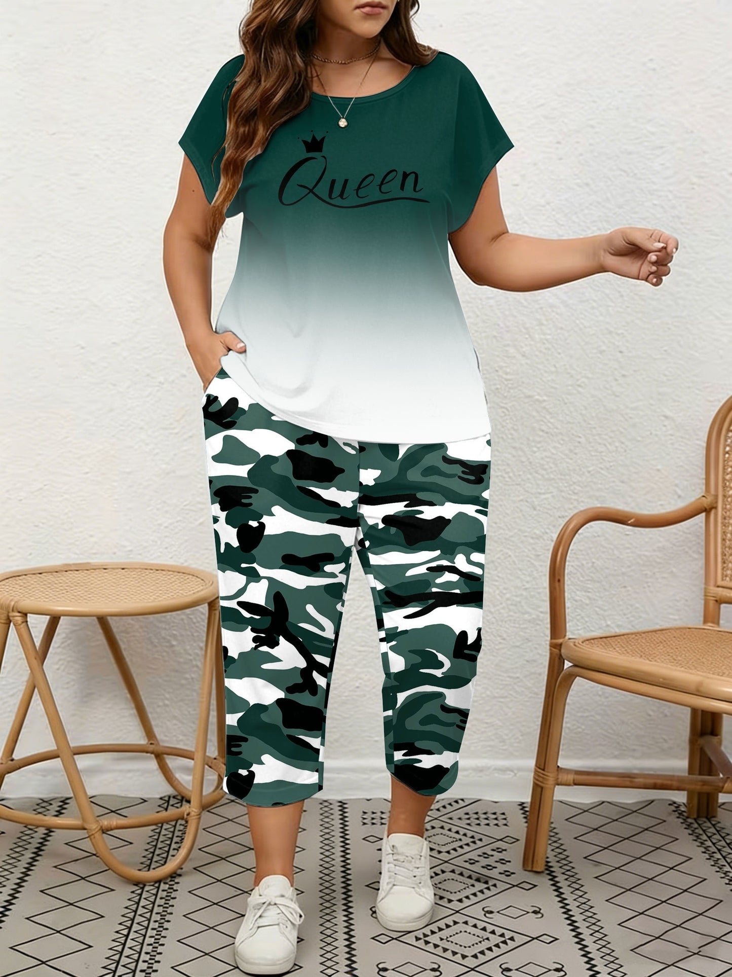 Plus Size, Spring/Summer Plus Size Women's 2pcs Set, Gradient Print And Queen Print, Round Neck Top with Capri Pants, Suitable for Home, Leis And Outings