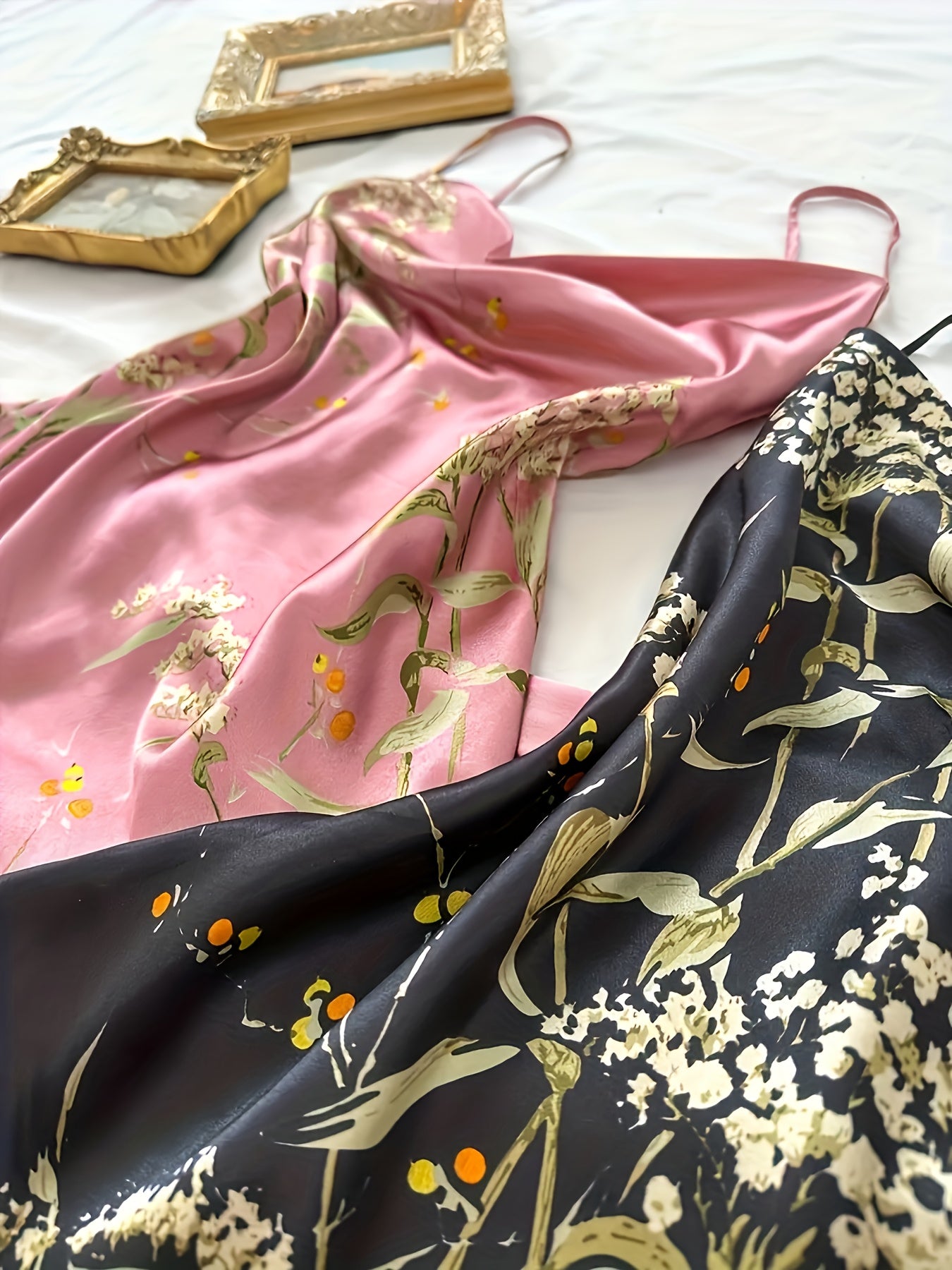 [Four-Piece Pajamas Set] Women's Elegant Small Cherry Print, Wearable in All Seasons, Pile Collar Suspenders Long Pajamas Set, Comfortable Four-Piece Set