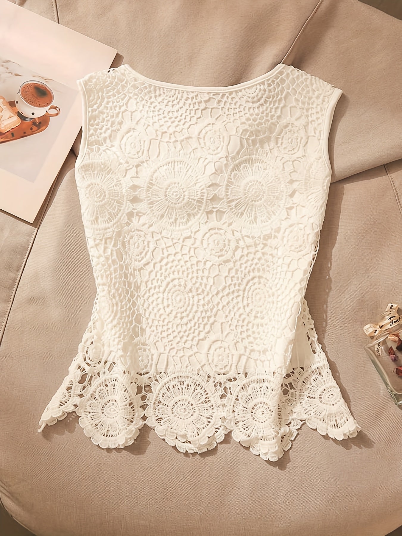 European And American Hollowed Out Round Neck Lace Camisole Vest for Women Wearing Loose And Sleeveless Tops