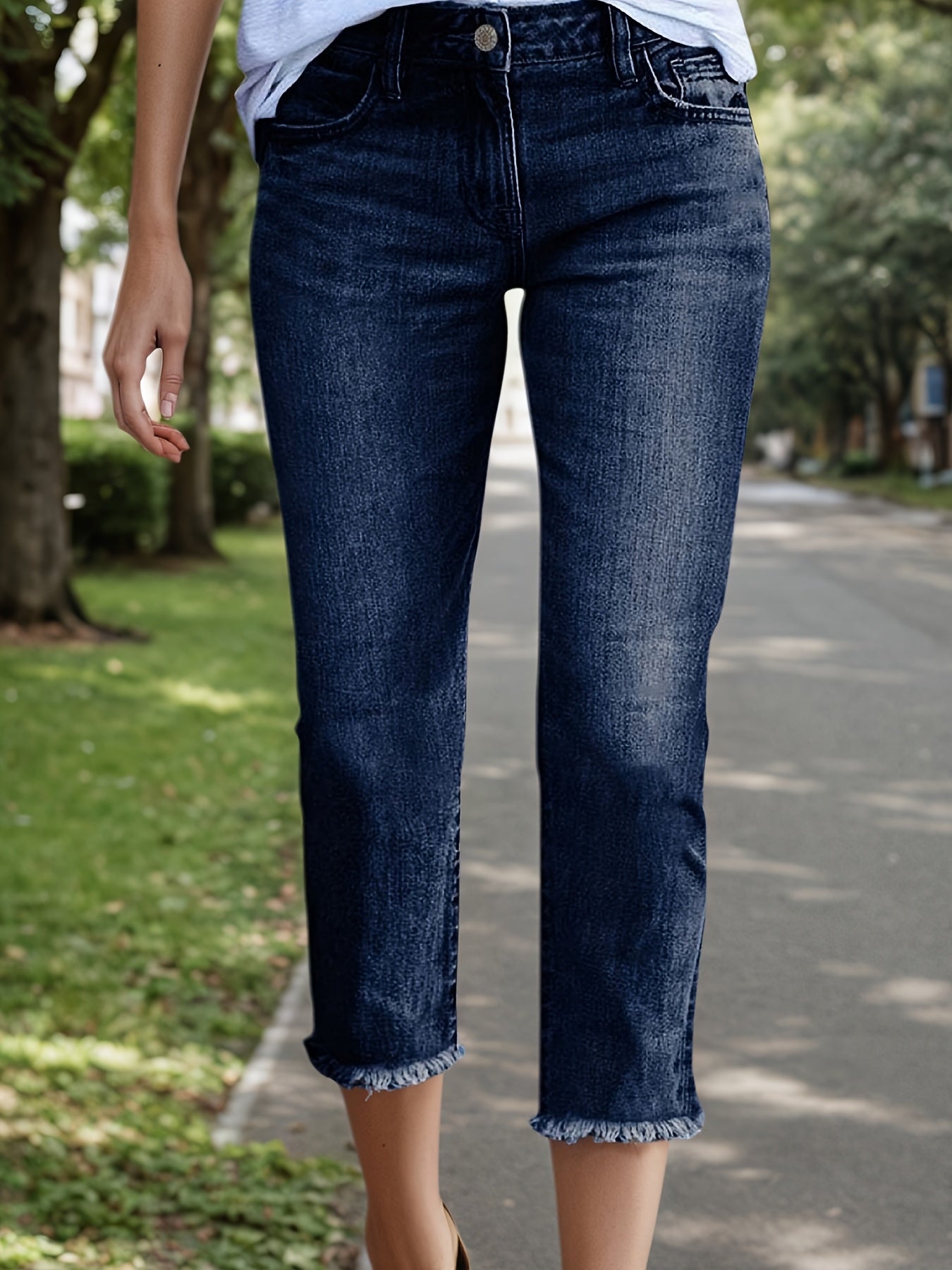 2025 New Women's Casual Stretch 9-Minute Jeans, Water Washed Edge Small Leg Jeans, Fashionable And Versatile