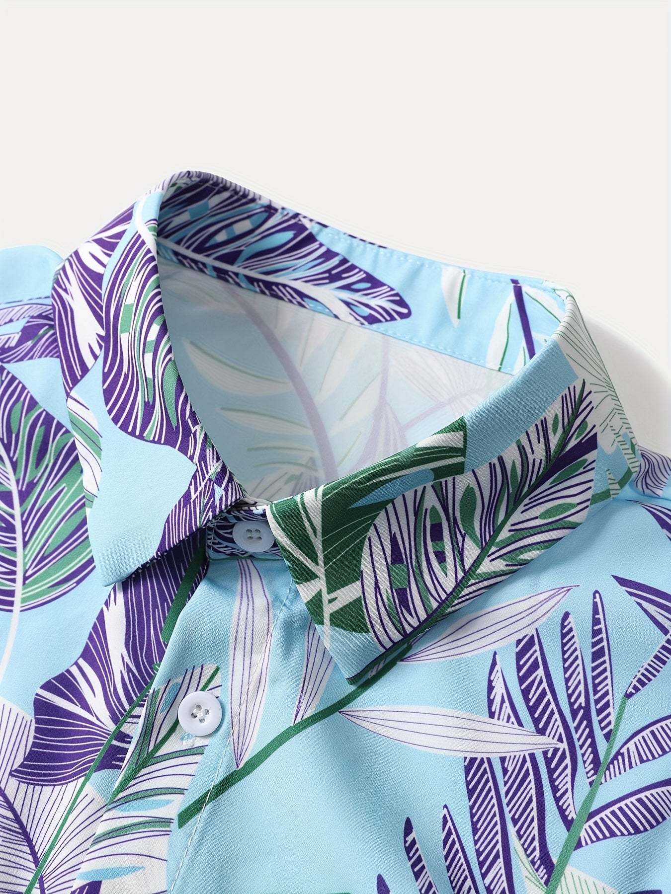 Set of 2pcs: Men'S Summer Short-Sleeve Button-Up Shirt And Shorts.