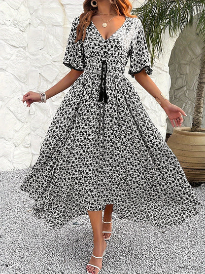 Women's V-neckline Is Elegantly Printed, And The Atmosphere Is Tasseled Dress