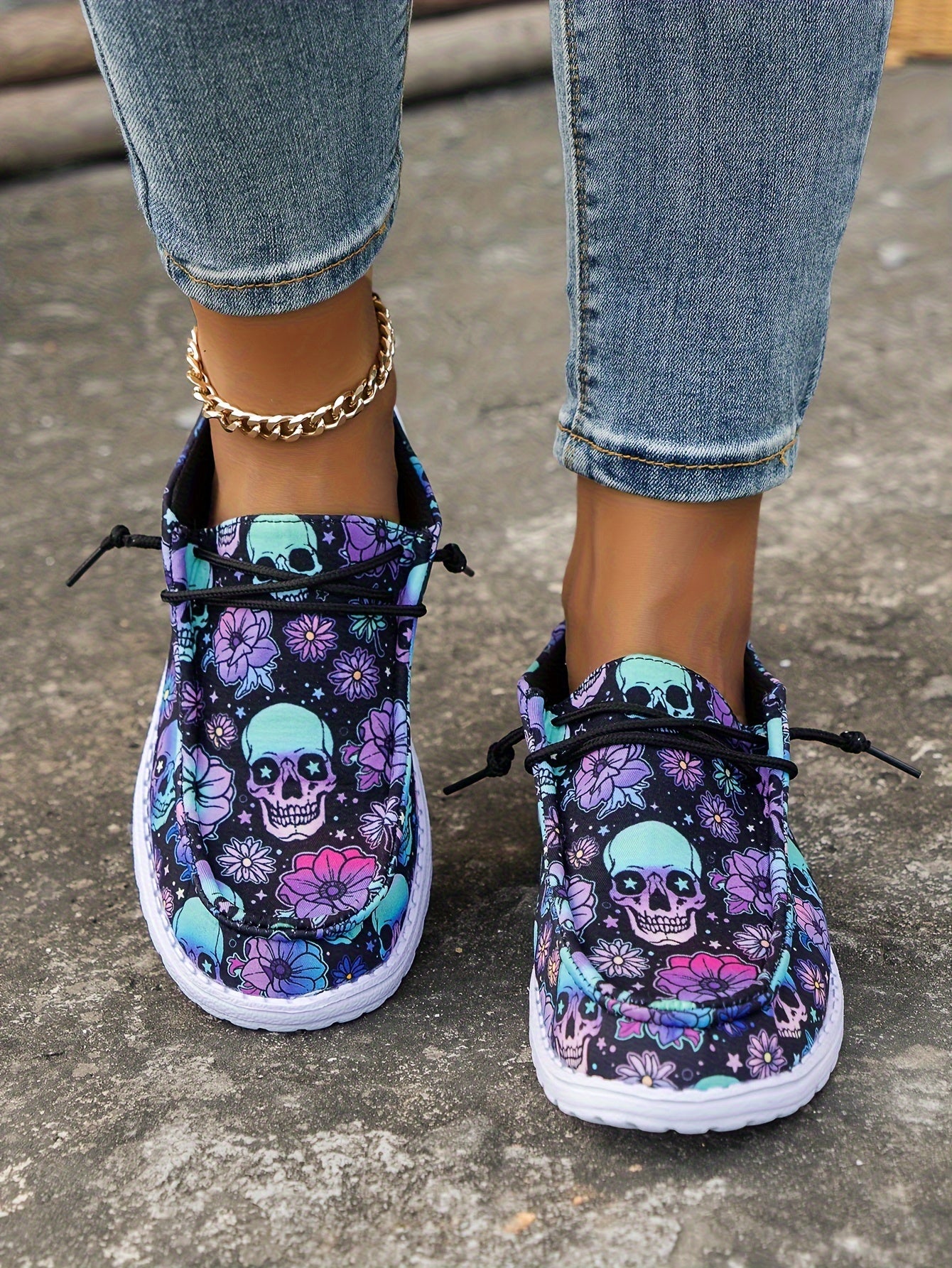 [Halloween] Vibrant Style Women's Day Of The Dead Skull Pattern Sneakers - Breathable, Halloween Casual Shoes With Elastic Strap, Vibrant Floral And Skull Design, Lightweight Flat Loafers For Festive Occasions, Women Shoes
