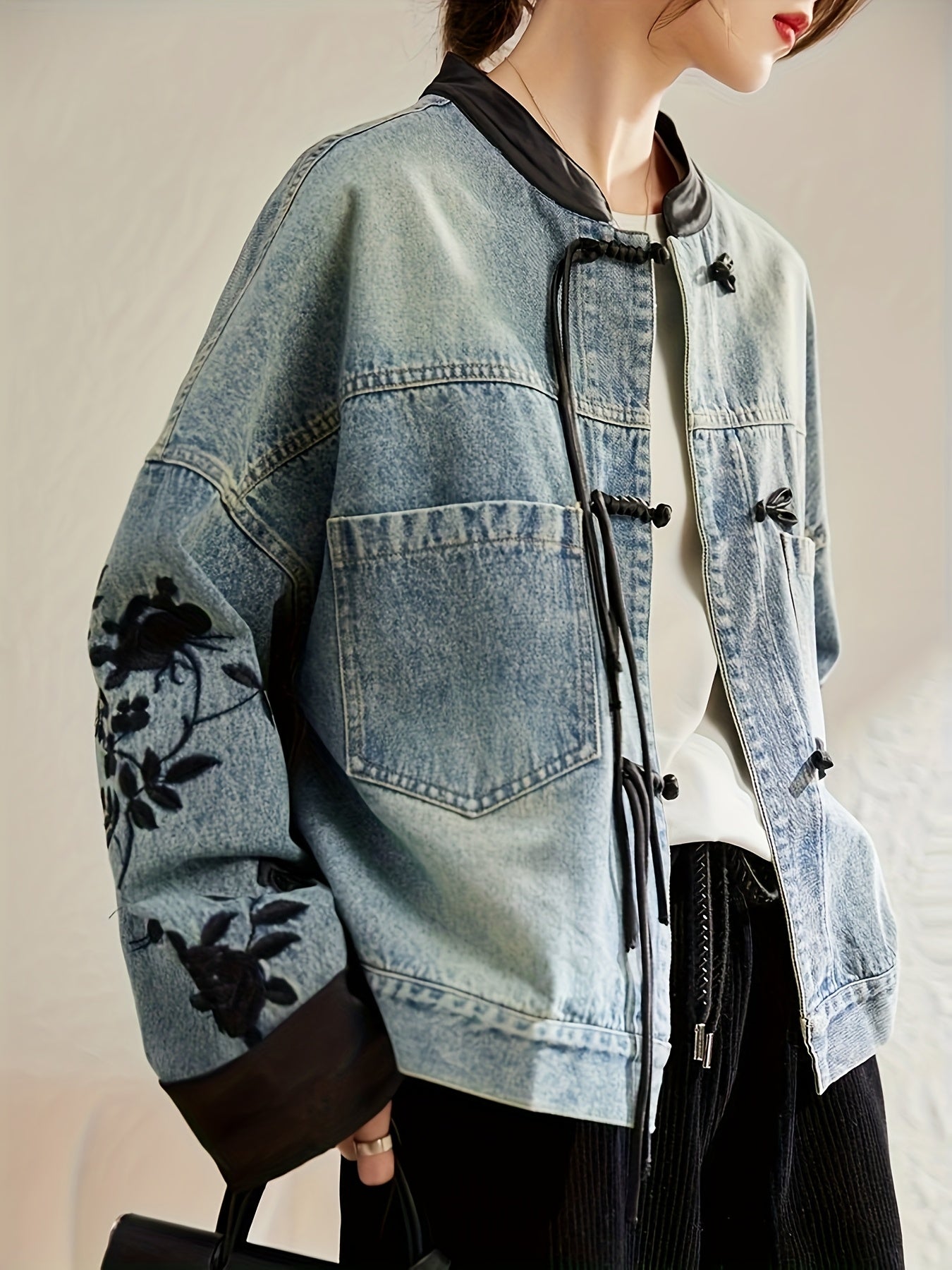 Chinese Style Jacket Women's Non-Stretch Denim Jacket - Vintage Chinese Knot Accent, Lightweight Spring/Fall Coat Non-Transparent Casual Outerwear, Transitional Weather Wear, Intricate Embroidery, Chinese New Year Clothes