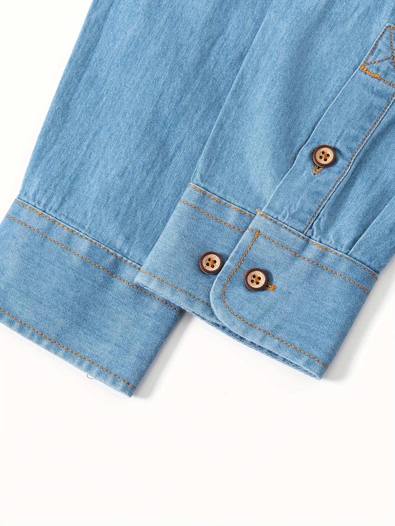 A Stylish Men's Casual Shirt With Long Sleeves And A Jacket, A New Spring And Autumn Men's Top With A Solid Color Pocket Design And A Lapel Collar.