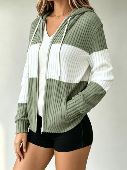 A Hooded Cardigan with Color Blocks Is Essential for And Office Employees When They Are Out And about Or Visiting Cafes in Their Everyday Lives. It Is Lightweight, Flexible, And Can Be Washed in a Machine, Making It a Vital Piece for Spring, Fall