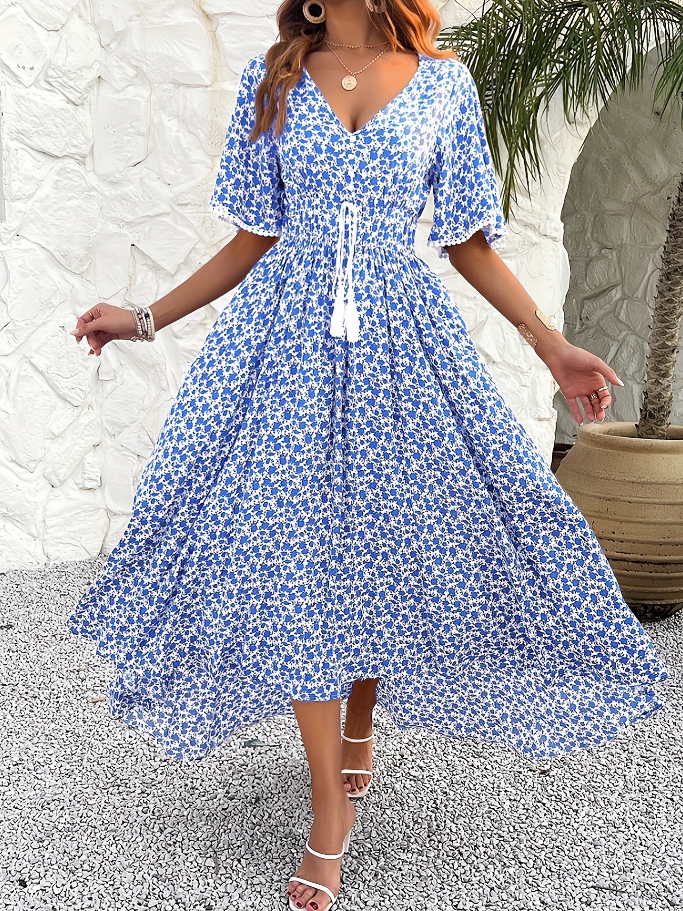 Women's V-neckline Is Elegantly Printed, And The Atmosphere Is Tasseled Dress
