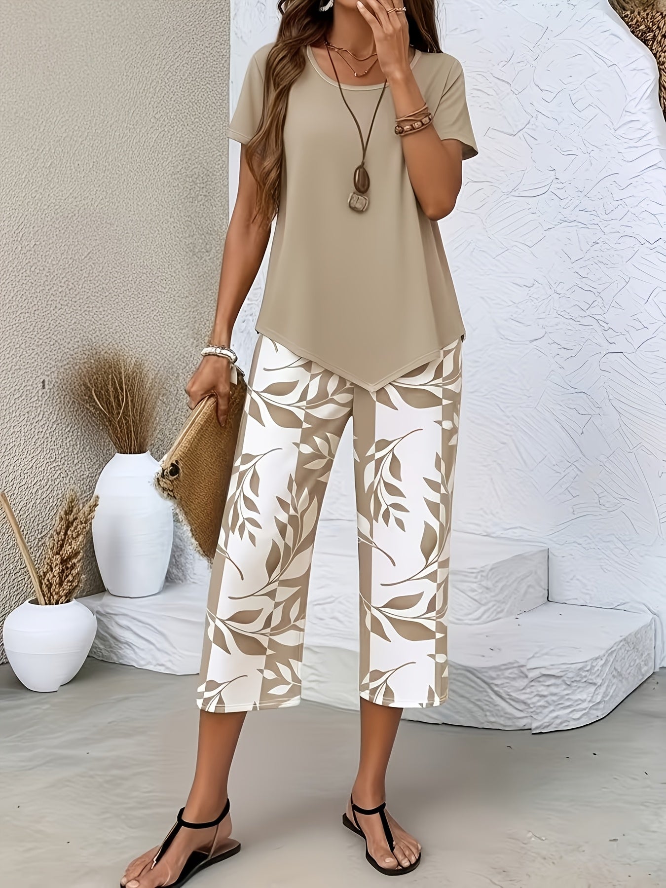 [2pcs Set] Plus Size, Spring/Summer Women's Casual Plus-Size 2pcs Set: Light Blue Short-Sleeve Crew Neck Top with Blue and White Leaf Print, Cropped Wide-Leg Pants. Loose, Comfortable, Versatile Outfit for Daily Outings, Home, and Commuting
