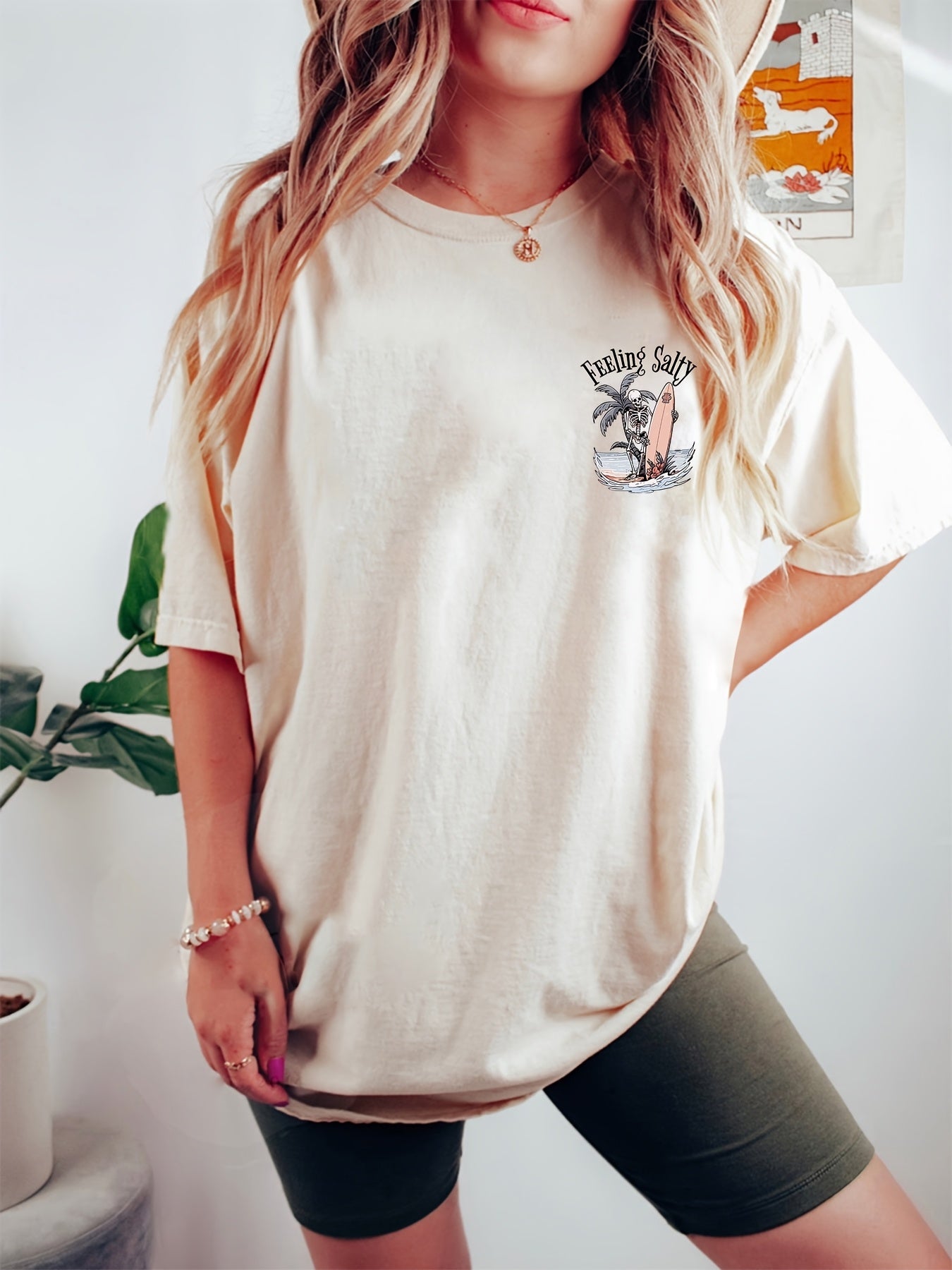 Plus Size - Women'S Large-Size Casual Loose Round-Neck Short-Sleeve T-Shirt - "FEELING SALTY" Surf Skull Pattern Print, High-Elasticity Machine Washable Summer Beach Top, Beach Vacation Attire, Women'S Plus Size T-Shirt