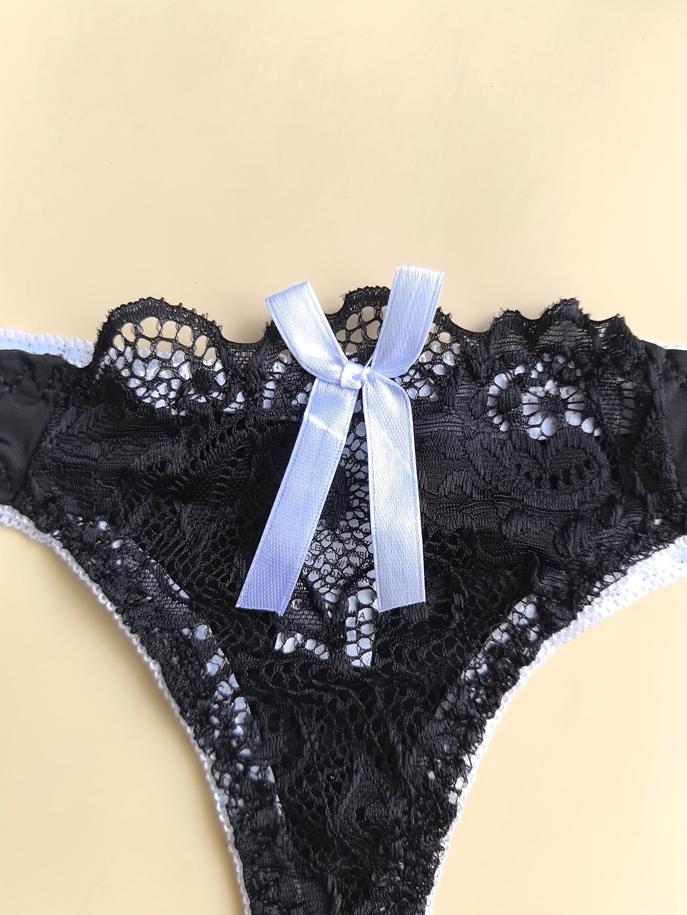 High-Quality French Lace Sexy Women'S Bra And Thong Panty Set with Exquisite Deep V Neckline