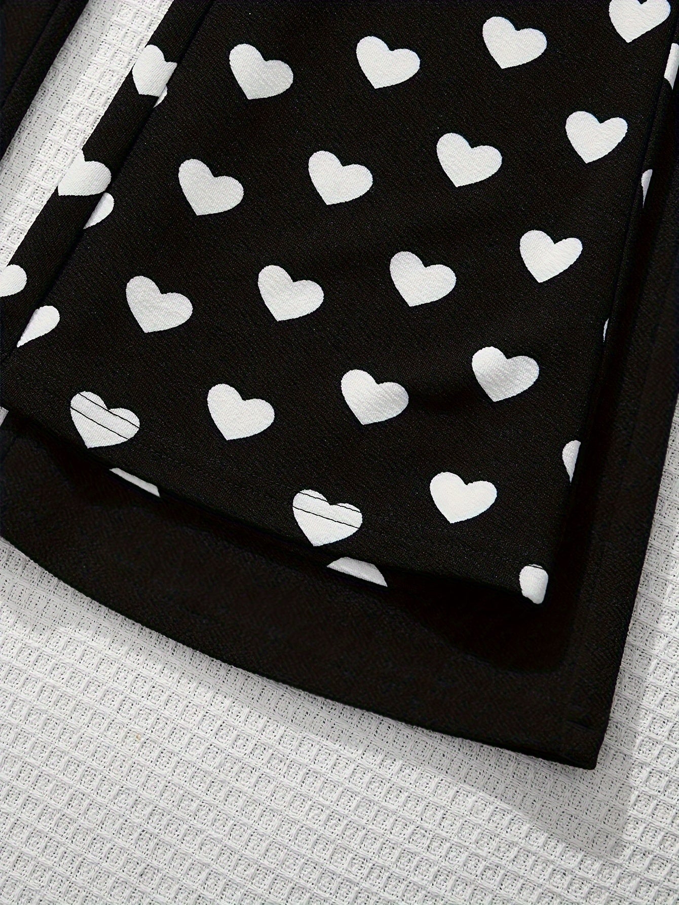 2pcs Girls' Heart Print & Solid Black Flare Leg Pants - Stretchable Bell-Bottom Trousers with Heart Patterns, Machine Washable Suitable for Outdoor Play, Dance, Gym, Casual Wear, All-Season for Aged 3+, Perfect for Outdoor