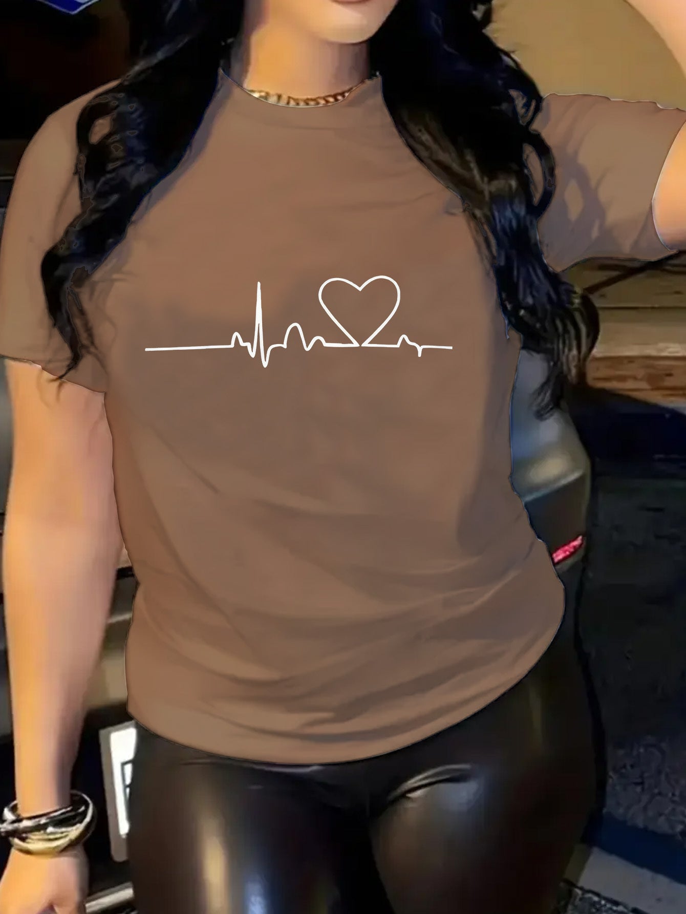 A Single Piece, Delivered Locally, a Stylish And Casual Women'S T-Shirt for Summer Featuring a Trendy Pattern