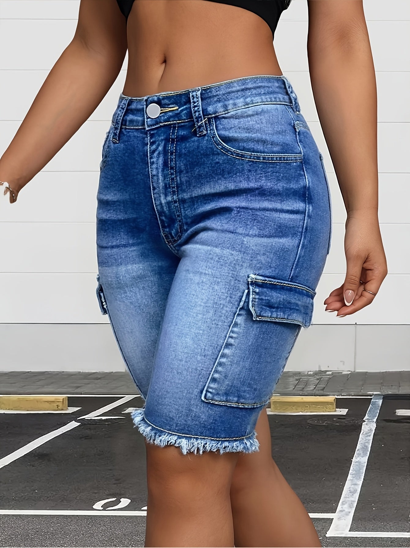 Spring Summer New Women's Sexy Babe Style High Waist Gradient Wash Denim Bermuda Shorts, Stretch Slim Frayed Hem Hip Lifting Cargo Pocket Mid Length Shorts, Versatile Daily Streetwear Dating Outing Vacation for Plus Size Friendly Women