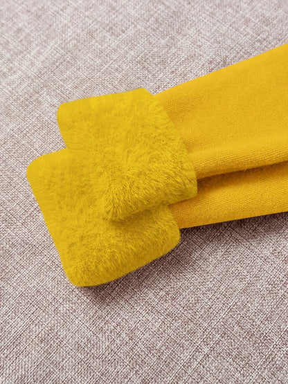 White High-neck -lined Pullover - Thick Lining for Soft Warmth in Winter, Classic Design for Effortless Style, Suitable for Layering or Wearing Alone, Ideal for Cold Weather and Office Wear.