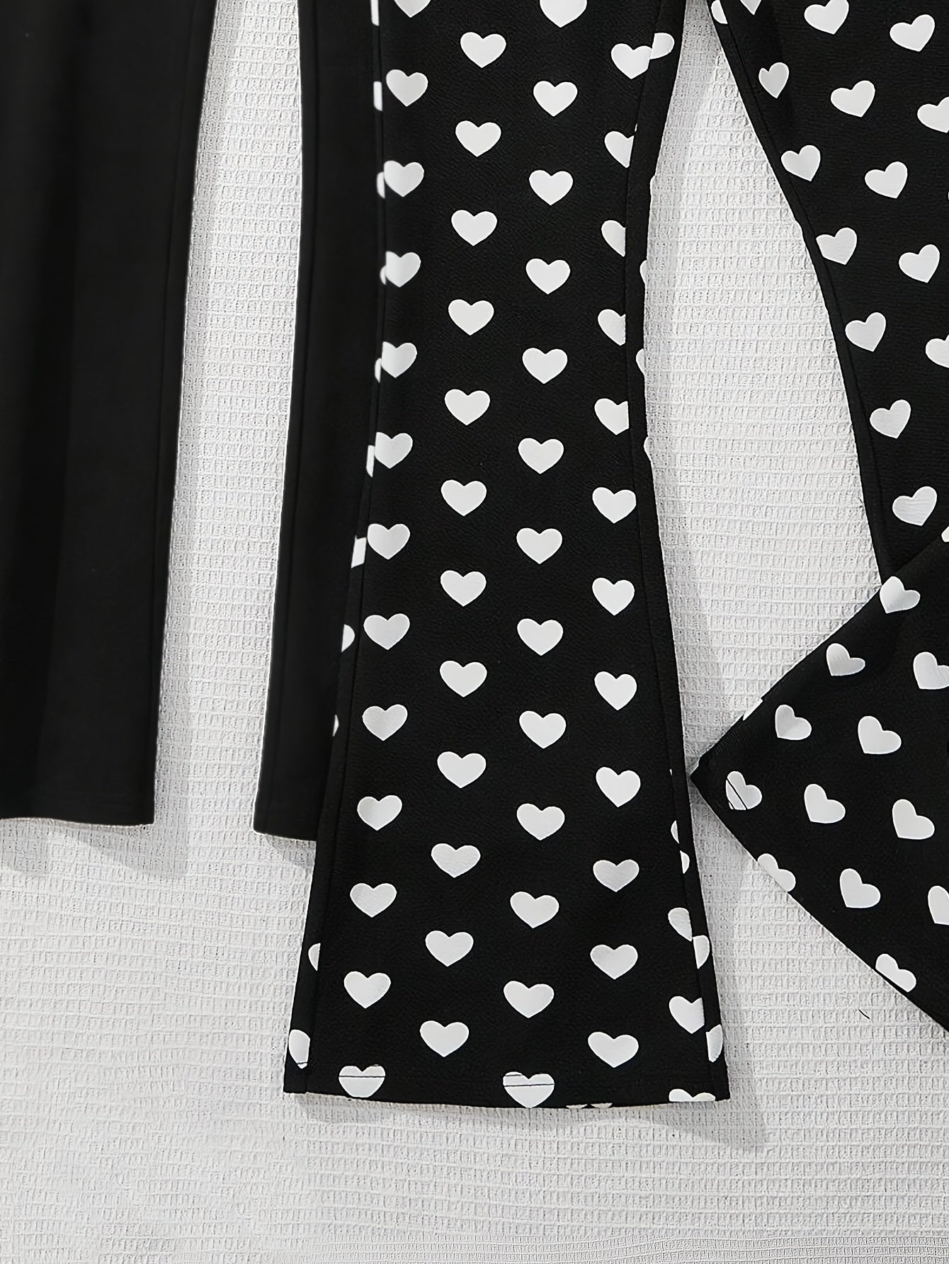 2pcs Girls' Heart Print & Solid Black Flare Leg Pants - Stretchable Bell-Bottom Trousers with Heart Patterns, Machine Washable Suitable for Outdoor Play, Dance, Gym, Casual Wear, All-Season for Aged 3+, Perfect for Outdoor