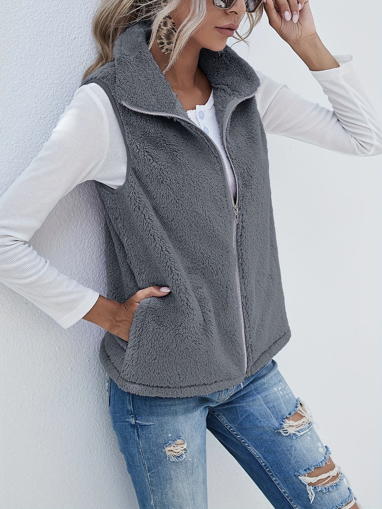 Lightweight Sleeveless Cardigan with a Zipper, Featuring Double-Sided Fleece, Perfect for Autumn And Winter, Complete with Pockets
