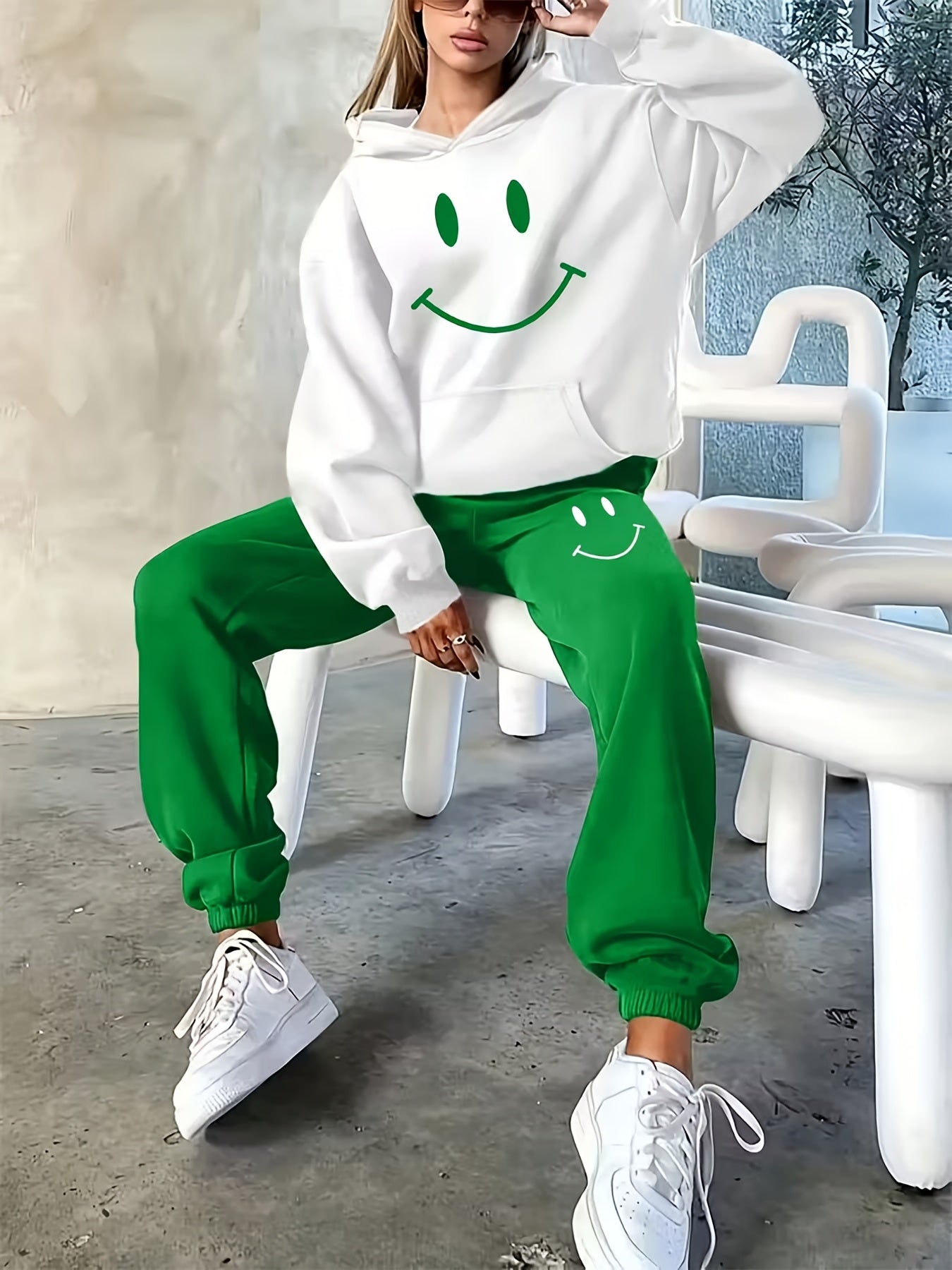 Women's Suit, Casual Sportswear 2pcs Set with Smiling Pattern, Casual Letter-printed Loose And Warm Long-sleeved Hooded Sweatshirt with Elastic Waist And Drawstring Pants, Jogging Sets for Women, Womens 2pcs Set Outfits