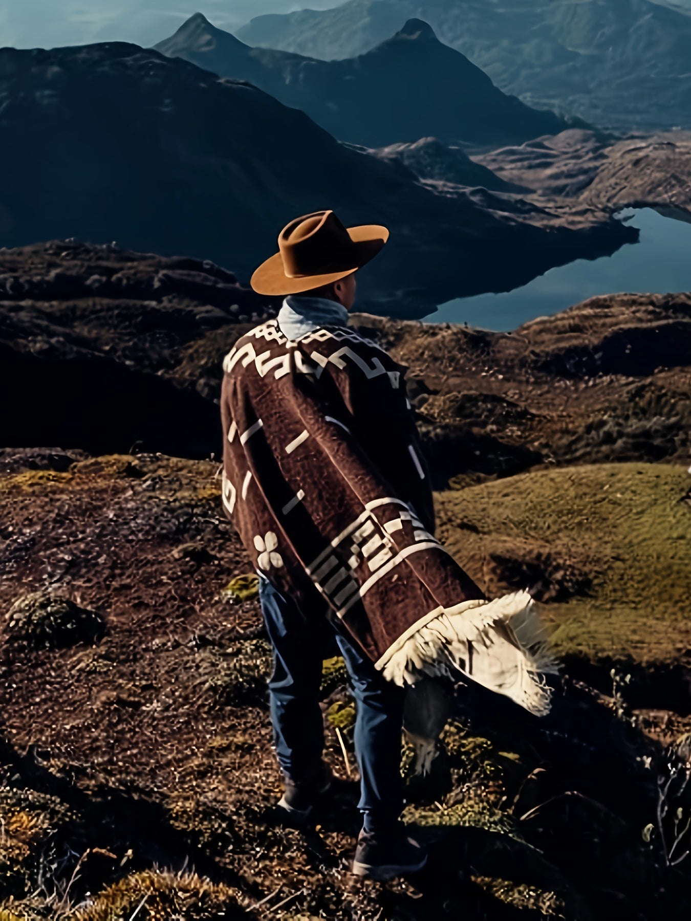 Men's Western Bandit Cape Coat with Tribal Print, Warm V-Neck Poncho with Tassel Trim for Outdoor Adventures, Fall and Winter Casual Wear (Brown/ White)