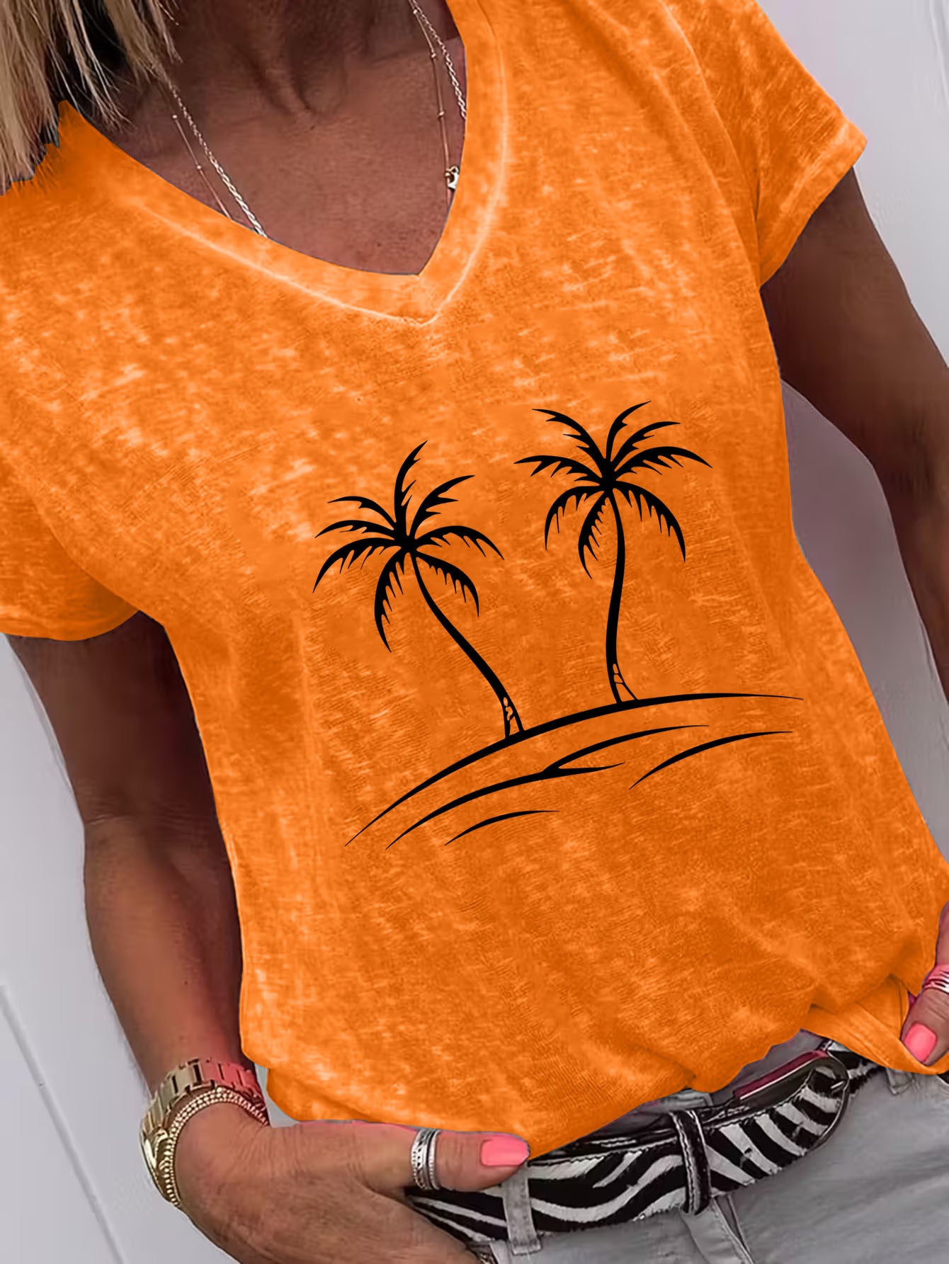 Relaxed Summer V-Neck T-Shirt Featuring a Palm Tree Design, Ideal for Relaxing at Home, Outings, Or As a Gift Option for New Year'S, Valentine'S Day, And Other Occasions
