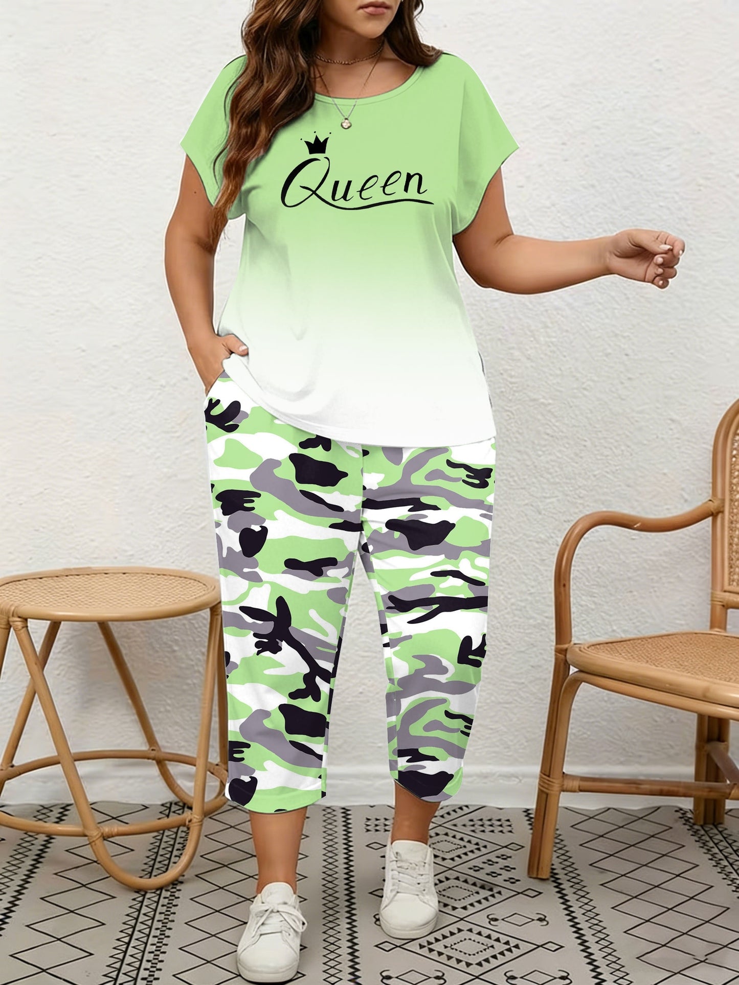 Plus Size, Spring/Summer Plus Size Women's 2pcs Set, Gradient Print And Queen Print, Round Neck Top with Capri Pants, Suitable for Home, Leis And Outings