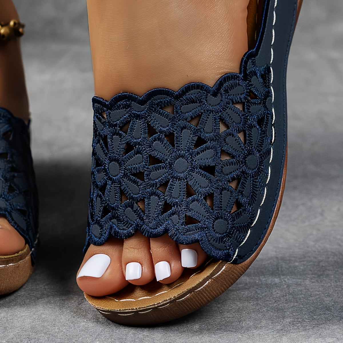[Wedge Sandals] New Women's Wedge Sandals, Elegant And Fashionable Hollow-Out Floral Lightweight Comfortable Slippers, Comfortable To Wear, Stylish And Convenient, The First Choice For Going Out, Essential For Gifting, Women Shoes