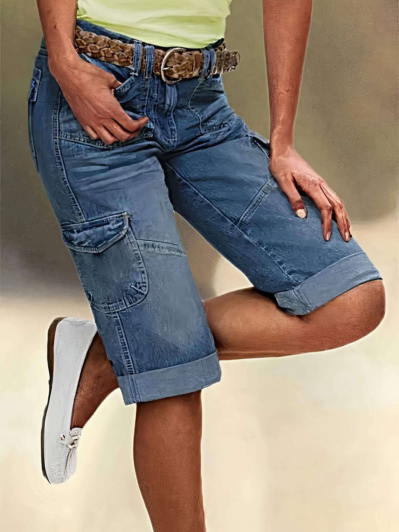 A Retro And Fashionable Women'S Pair Of Jeans With Multiple Pocket Designs, Featuring Elasticity And Comfort, Is Casual And Versatile, Closed By A Zipper And Buttons.