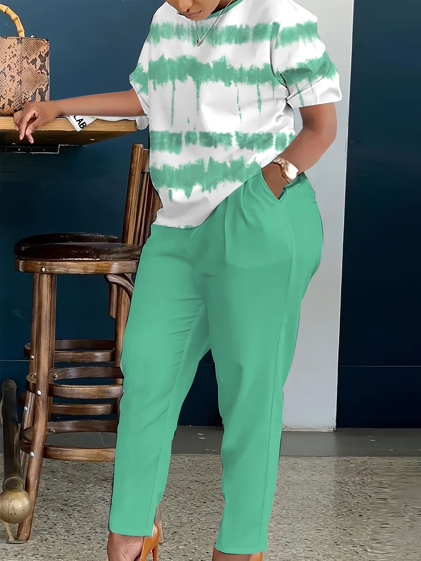 Plus Size, Ladies Plus Size Daily Fashion And Leisure Suit, Horizontal Wavy Striped Printed T-shirt with Short Sleeves And Pocket Trousers, Ladies Elegant Suit.