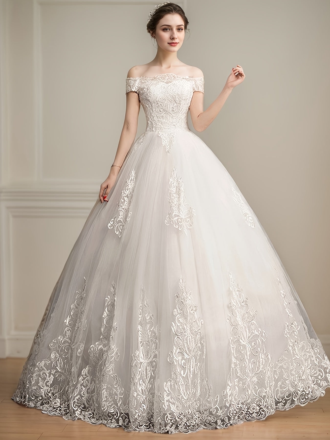 Women's Light Luxury Off-Shoulder Wedding Dress, Elegant Party Wear with Luxurious Lace Embroidery, Graceful and for Wedding Parties