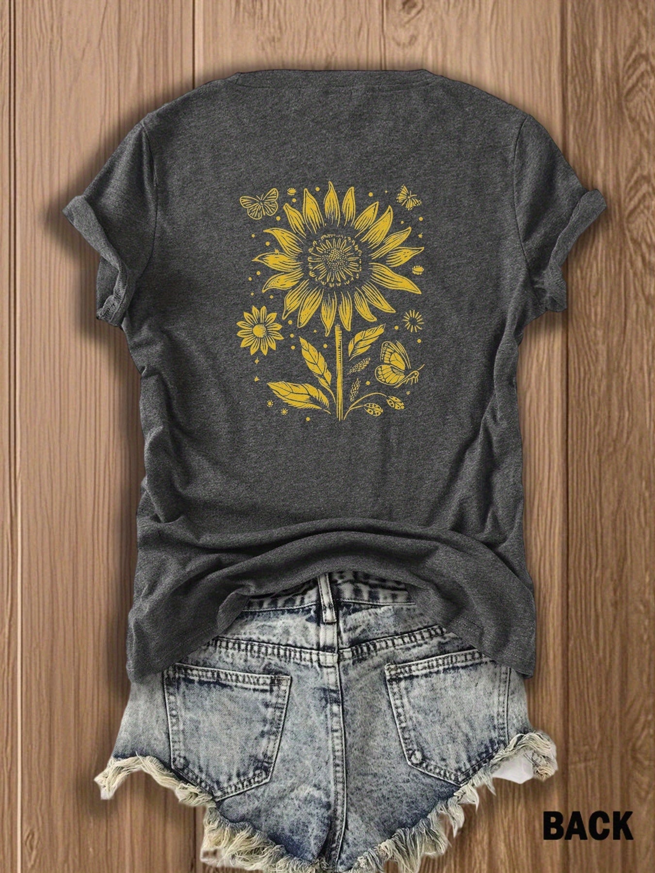 Women'S T-Shirt with Prints on Both Sides, a Gift for Independence Day on June 1St - Attractive Sunflower Design T-Shirt - Retro Style Patterned Top for Women, Perfect for Summer And Casual Outings, Stylish Floral Design