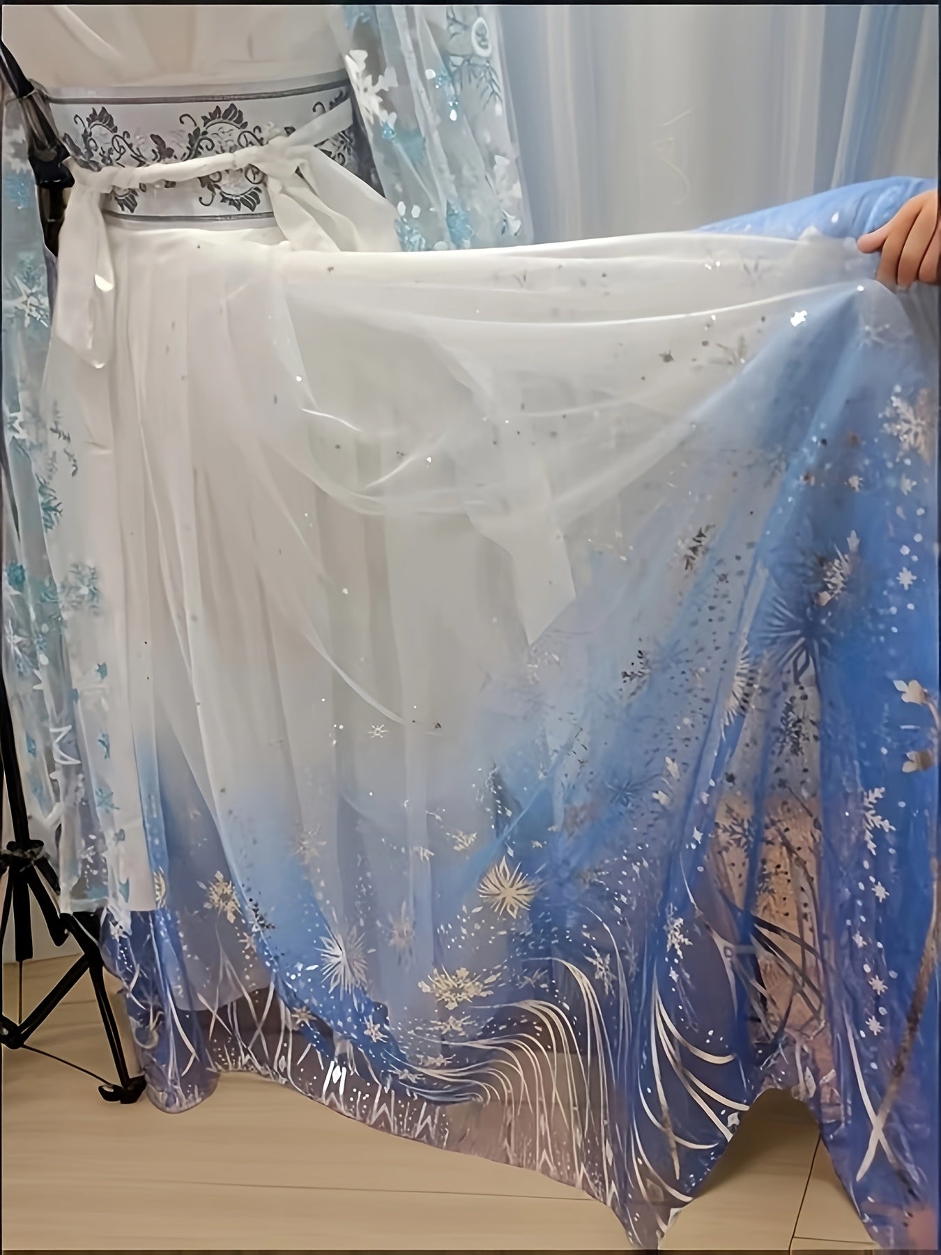 Targeted Women'S Hanfu, Embroidered Strapless Top, White Jacket with Star Pattern, Blue Skirt with Star Design, Elegant and Comfortable Hanfu