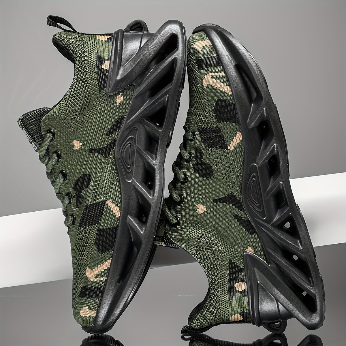 Camouflage Breathable Mesh Running Shoes, All-Season Low Top Lace-Up Sneakers with Rubber Sole And Fabric Insole for Casual Outdoor Sports