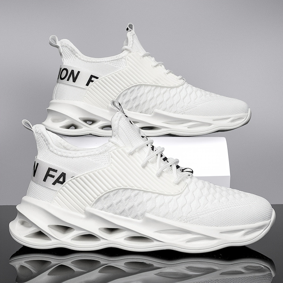 A Pair Of Fashionable, Breathable Knitted Running Shoes For Men And Women Suitable For All Seasons.