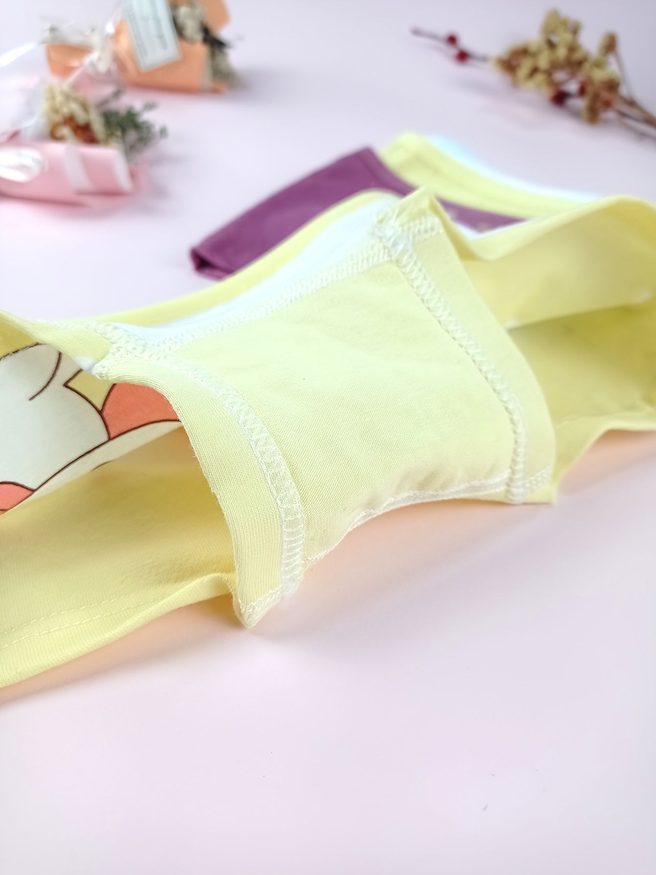 8pcs VIFINE Youngsters' Boxer Briefs - Soft, Cute, and Comfortable 95% Cotton Cartoon Underwear for Little Girls, Random Colors, Randomly Selected, Youngsters' Underwear | Playful Design | Stretchy Fabric