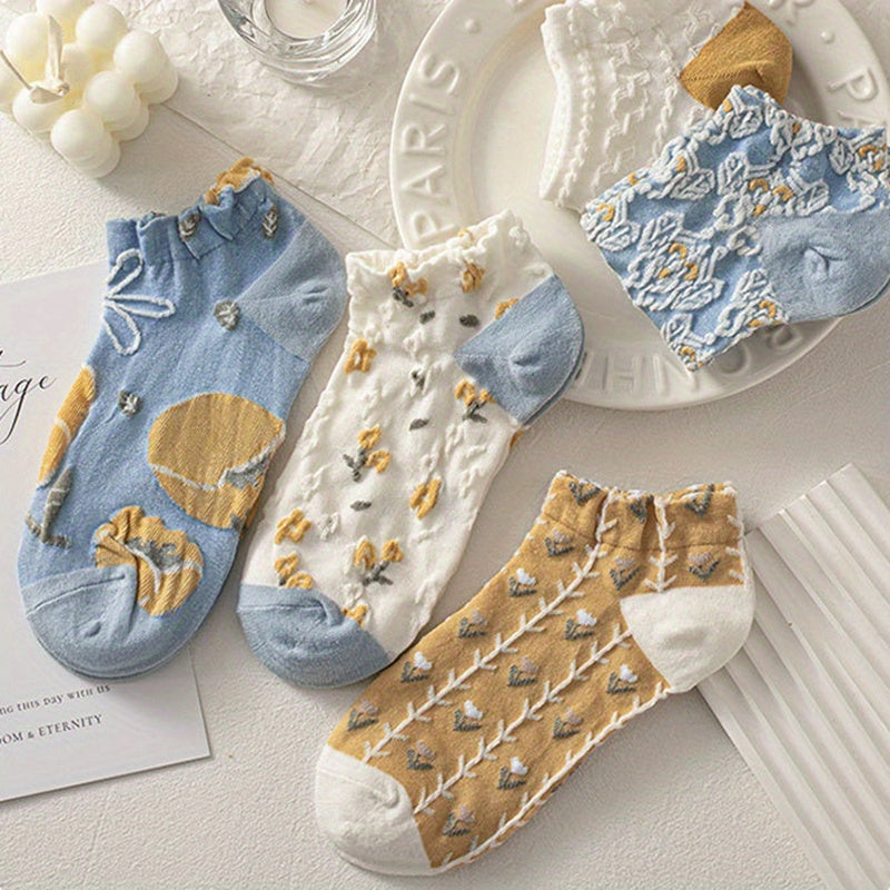 5 Pairs Women's Palace Style Floral Socks 3D Embossed Retro Artistic Floral Design - product view 3