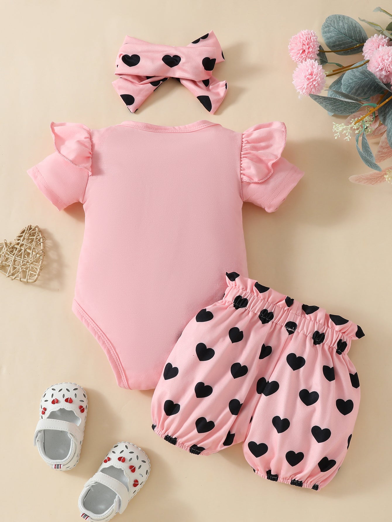 Baby Girl's "Daddy's Girl Mommy's World" Print Lovely Outfit, Short Sleeve Romper & Headband & Heart All-over Print Shorts, Baby Girl's Clothes