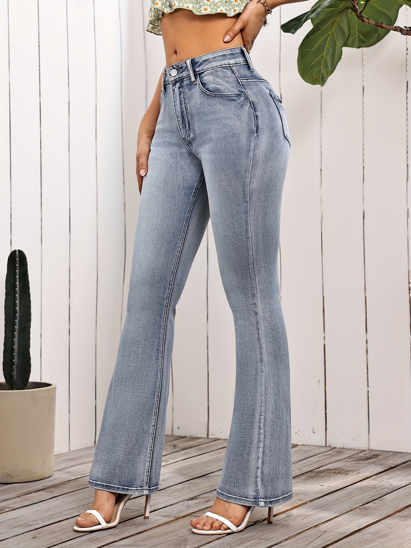 Women's High-Waist Stretch Denim Flare Jeans with Star Embroidery Pockets - Vintage Light Wash Bell Bottoms, Casual Comfort Fit, Machine Washable