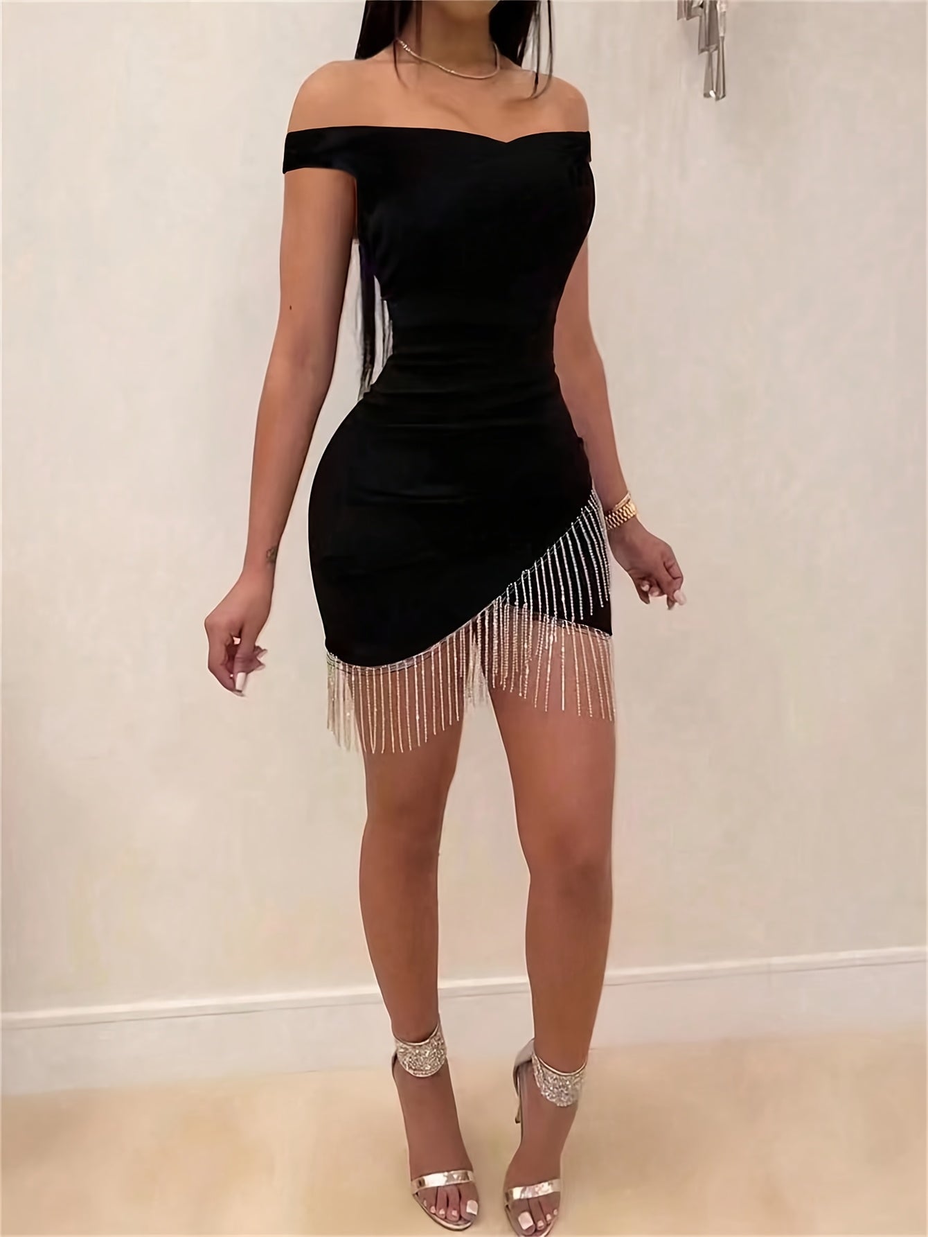 Women's Elegant Sexy Off-the-Shoulder Bodycon Mini Dress with Fringe Hem - Stretchy Solid Color Party Evening Dress for Festivals, Machine Washable, Dresses for Party, Festival Attire, Sophisticated Design