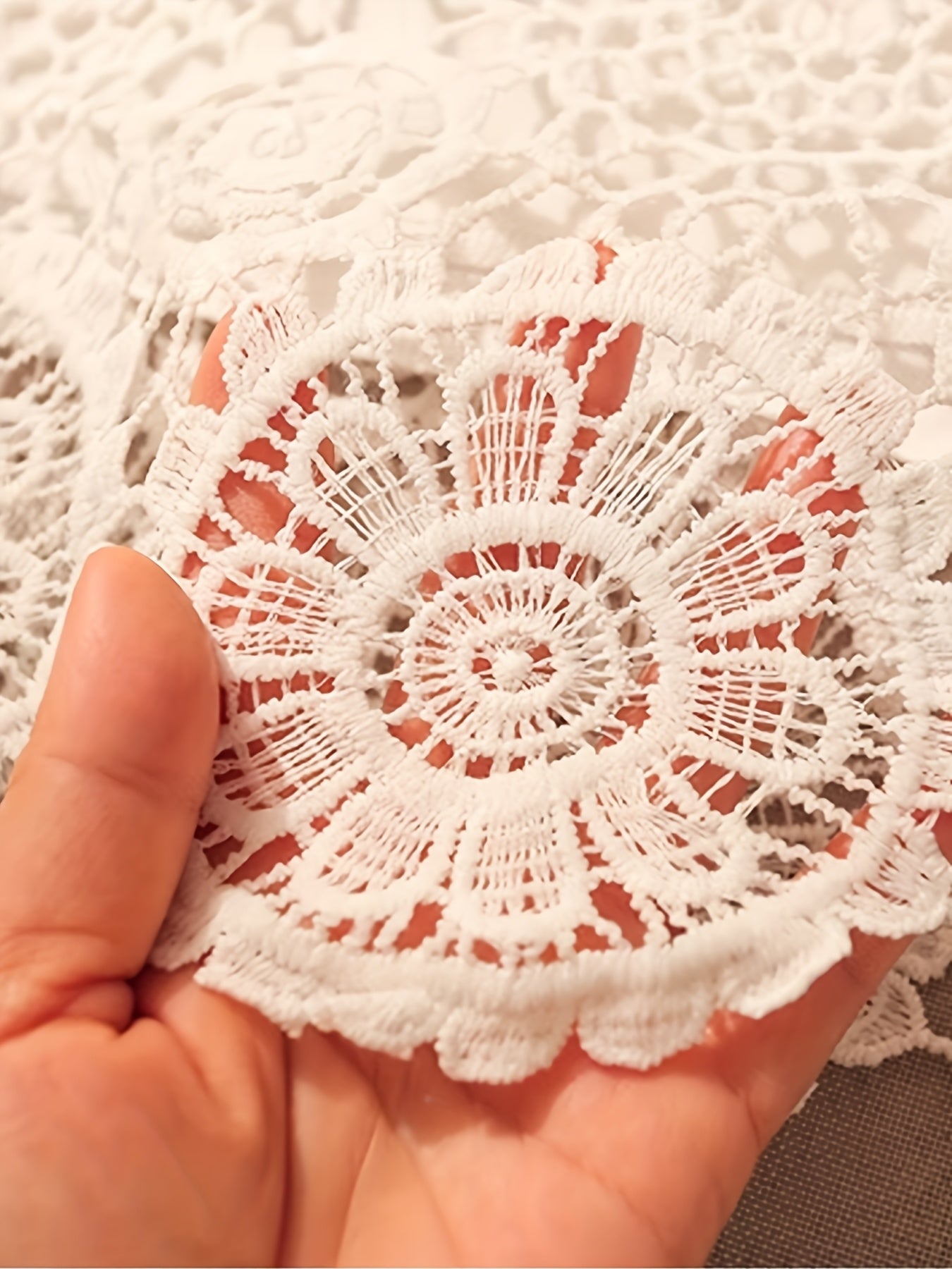 European And American Hollowed Out Round Neck Lace Camisole Vest for Women Wearing Loose And Sleeveless Tops