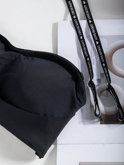 A 3pcs Detachable Padded Bra Without Steel Rings, Featuring a Strapless Design, Is Made of Soft and Breathable Nylon Material. It Is Perfect for Pairing with Summer Off-shoulder Outfits, Showcasing Elegant Style.
