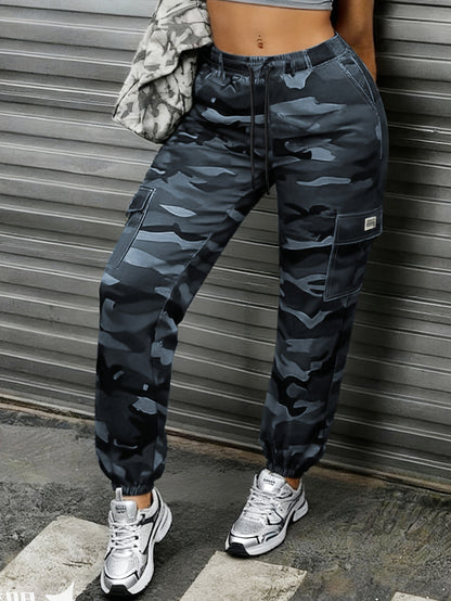 Women's Casual Camouflage Work Pants with Large Patch Pockets, Elastic Drawstring Waistband, and Tapered Cuffs, Suitable for Daily Outdoor Leisure Wear