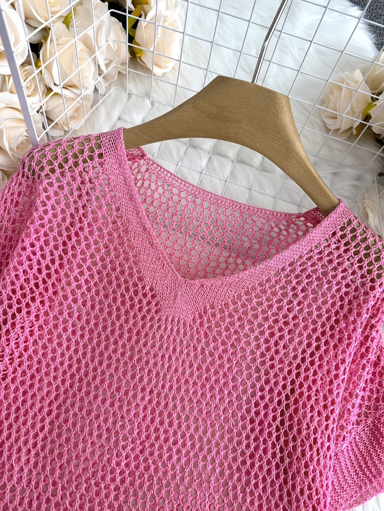 A Stylish Loose-Fitting Top with a Solid Color, V-Neck, And Hollow Design, Featuring Short Sleeves And New.